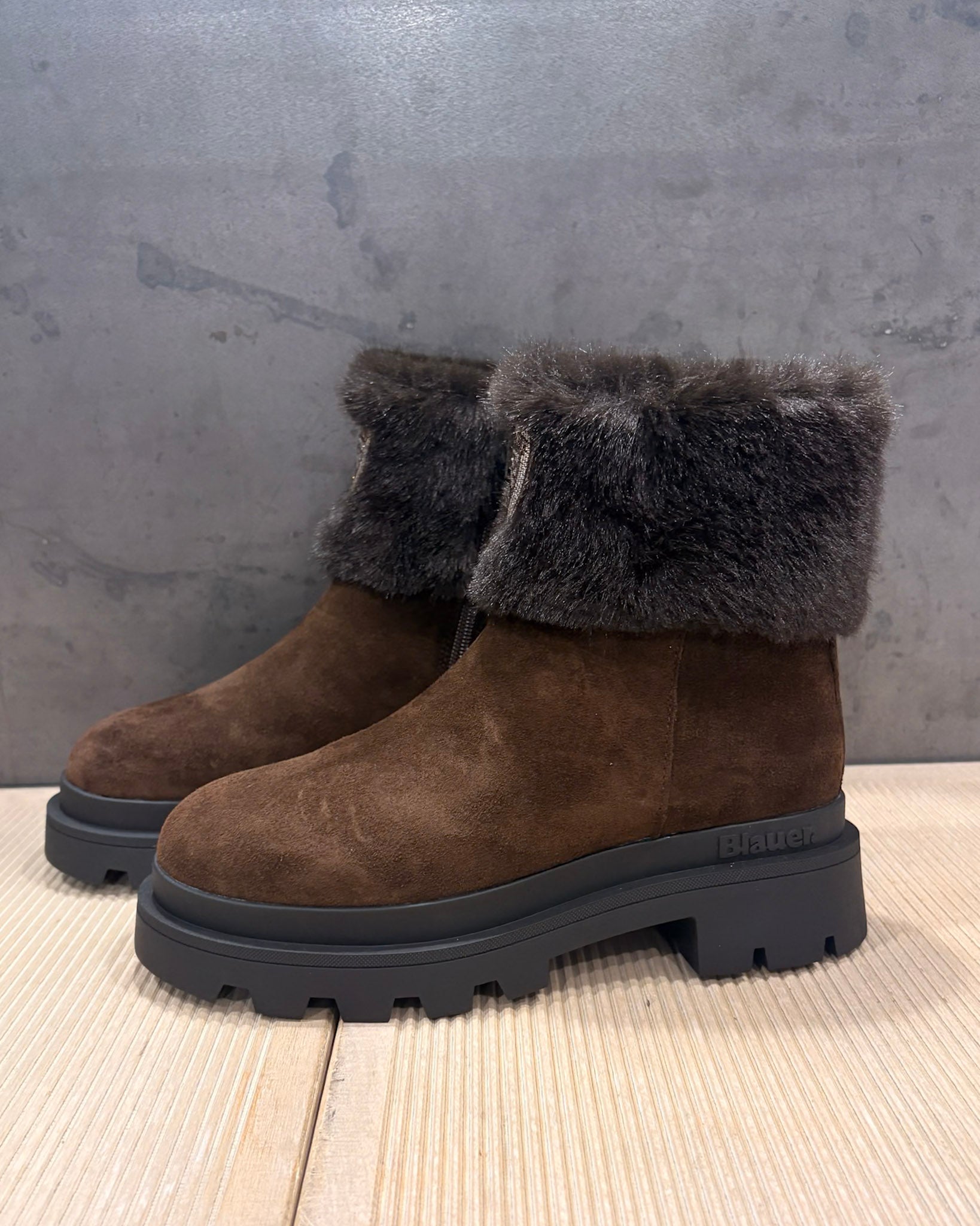 DÁMSKE KOTNÍKOVÉ TOPÁNKY BLAUER S UMELOU KOŽUŠINOU