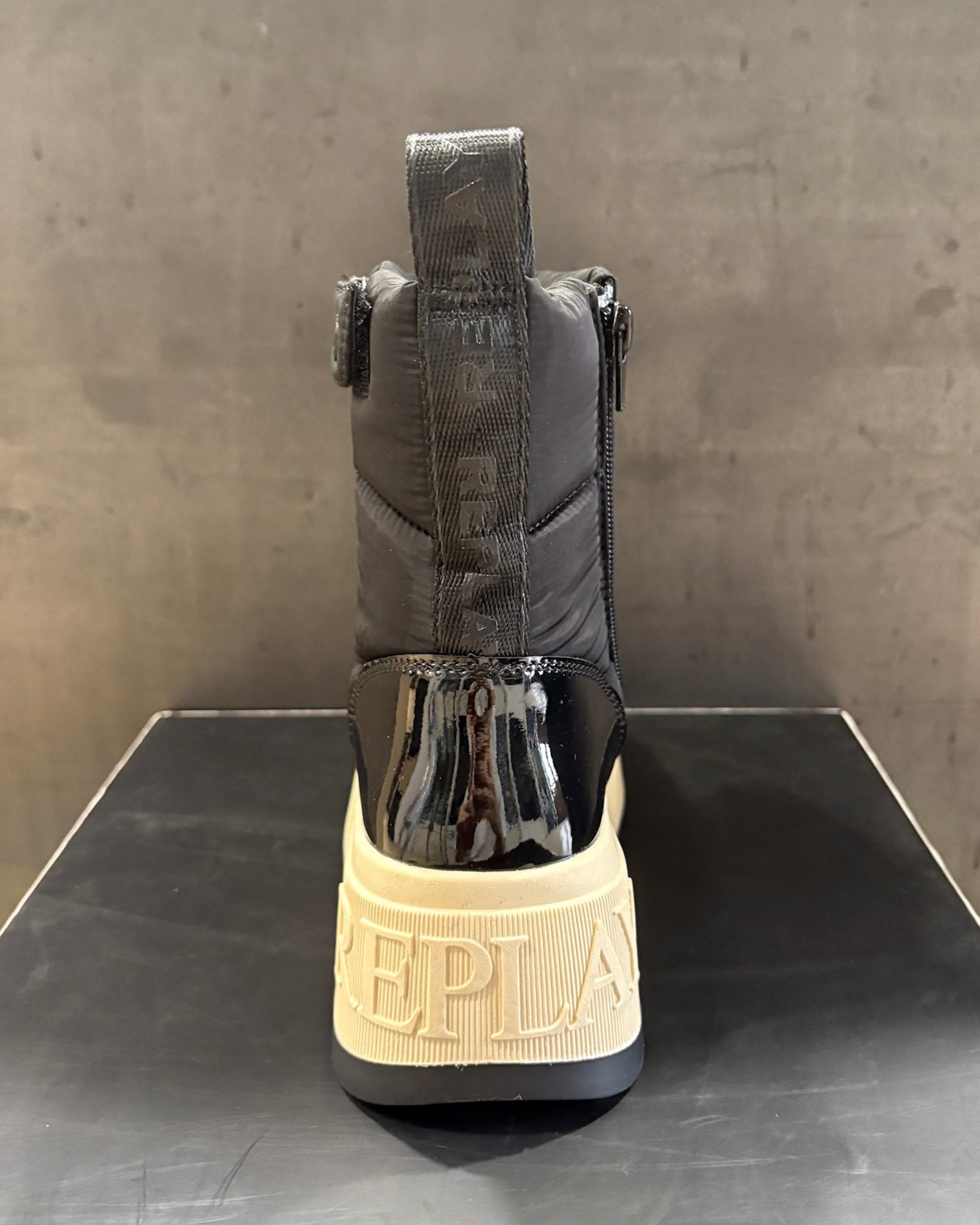 DÁMSKE VÁLIENKY REPLAY S PRÍČNYM PREŠÍVANÍM