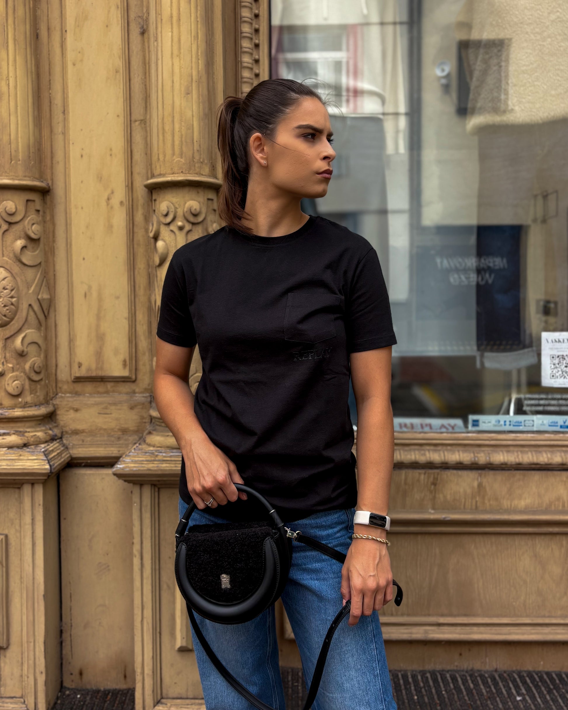 DÁMSKÉ TRIČKO REPLAY S NÁPRSNÍ KAPSIČKOU A NÁPISEM
