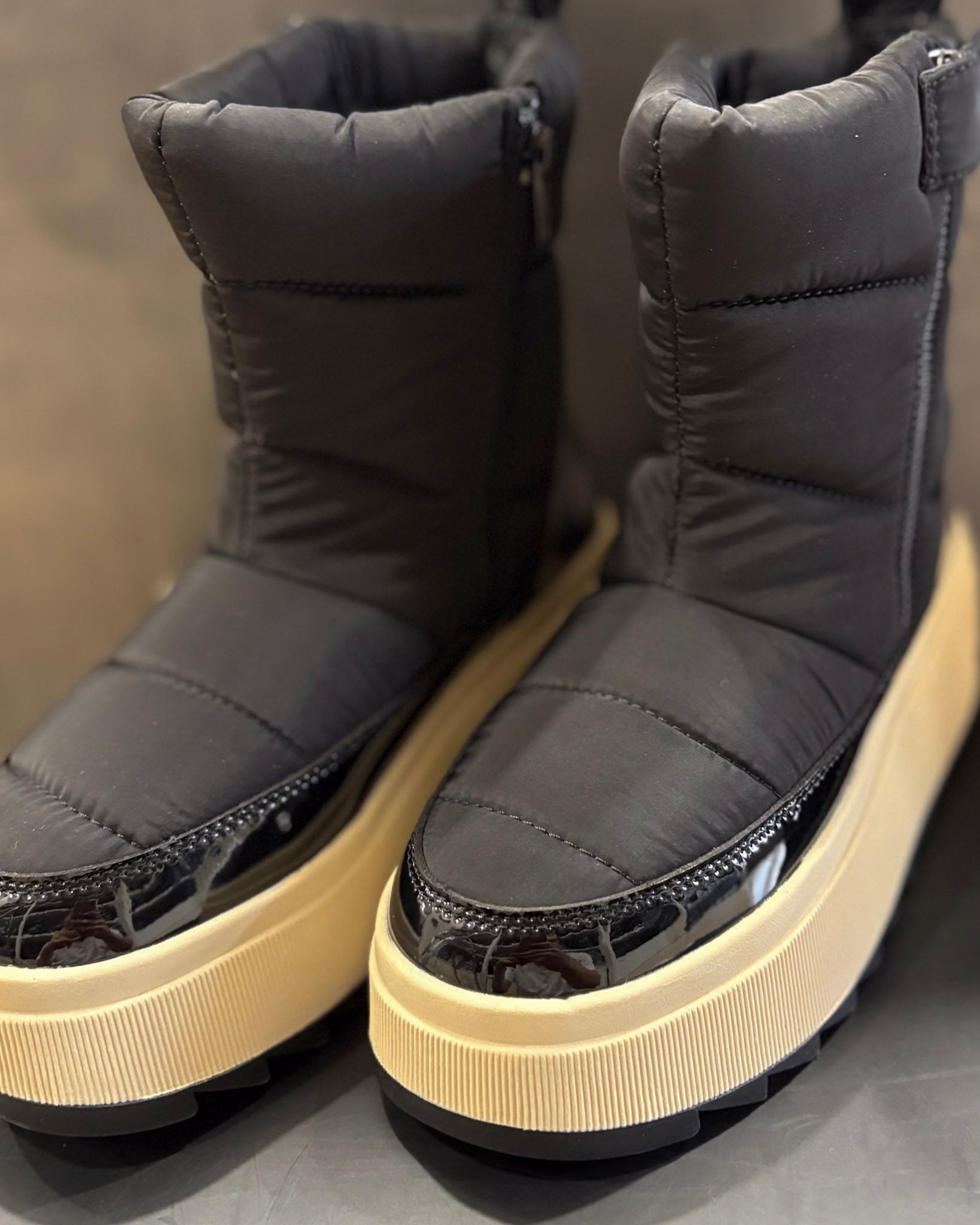 DÁMSKE VÁLIENKY REPLAY S PRÍČNYM PREŠÍVANÍM