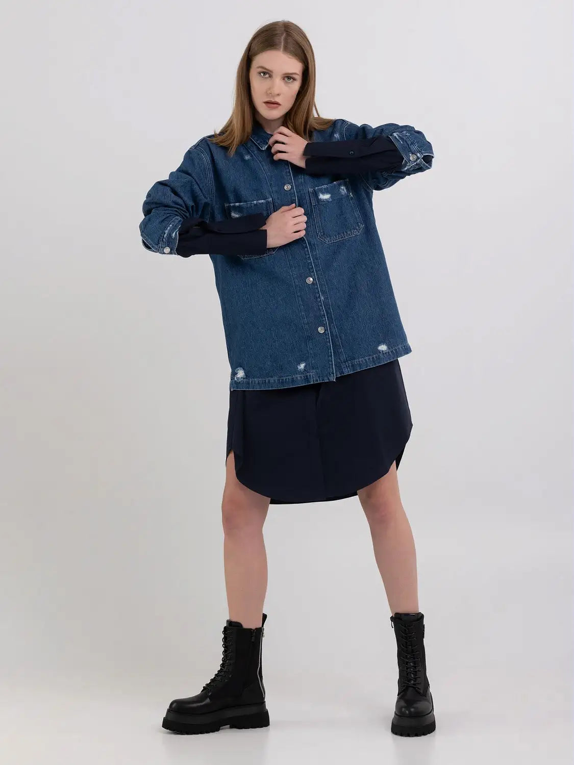 DÁMSKÝ REPLAY OVERSHIRT Z TMAVÉ DŽÍNOVINY