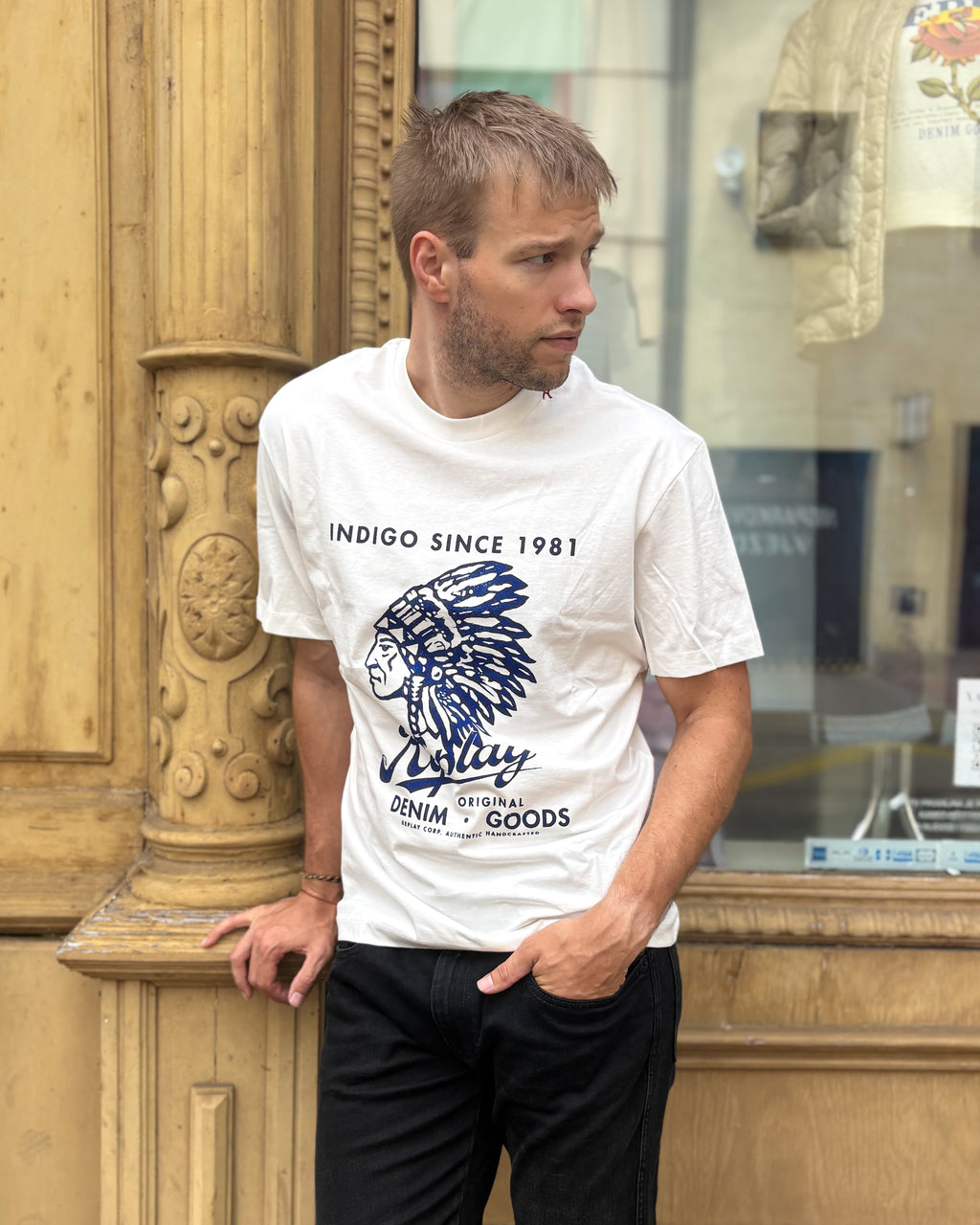 PÁNSKÉ TRIČKO REPLAY  UVOLNĚNÉHO STŘIHU “INDIGO SINCE 1981”