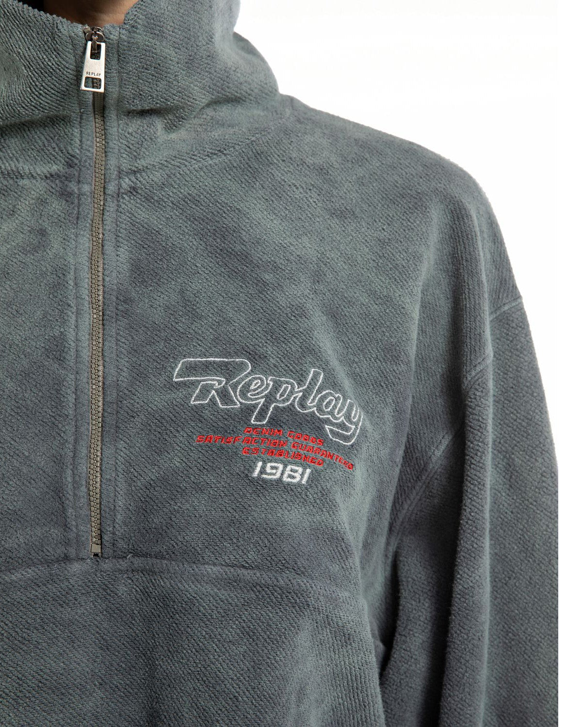 DÁMSKÁ ZKRÁCENÁ MIKINA REPLAY NA ZIP S POTISKY - W3504 .000.23944G