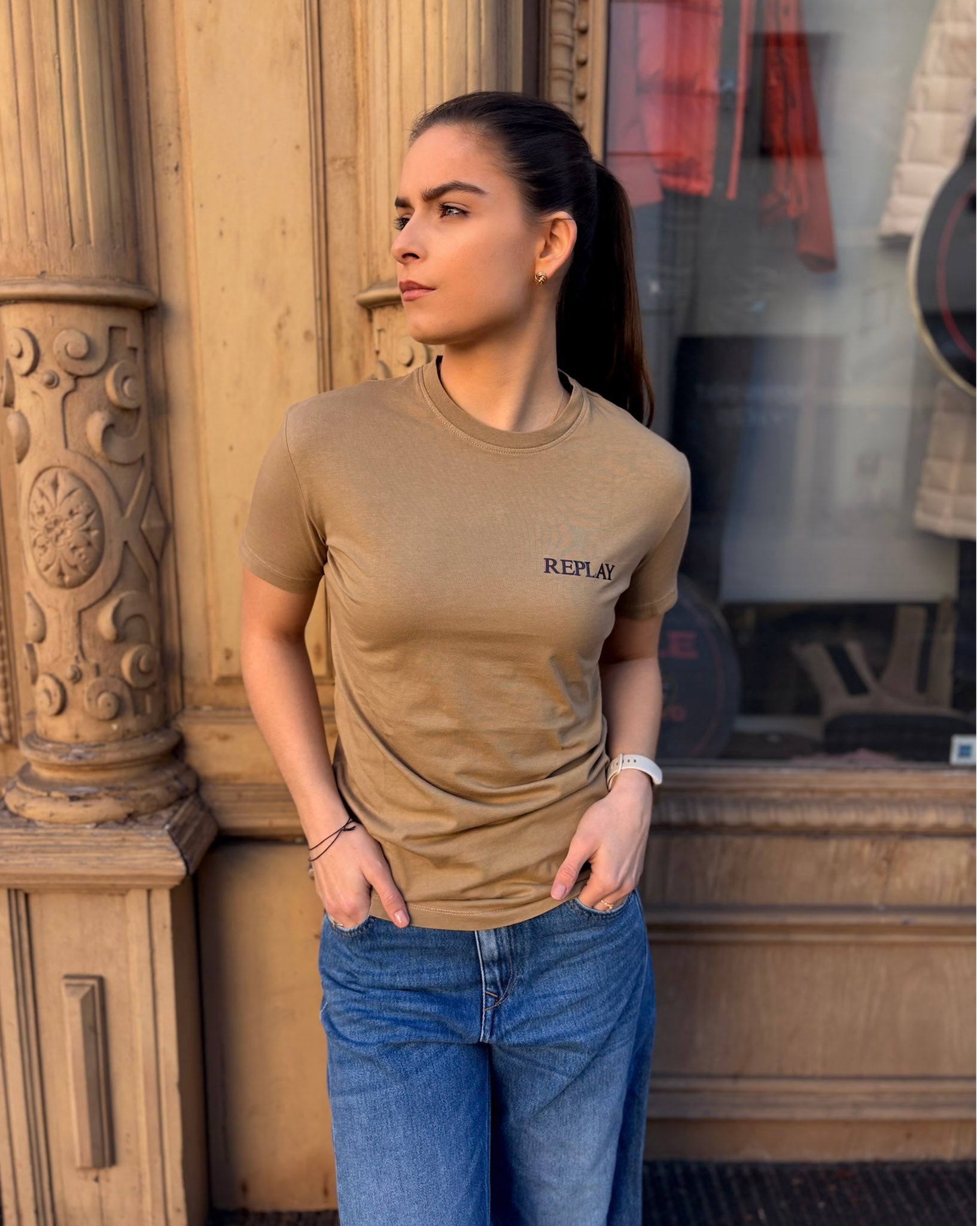 DÁMSKÉ TRIČKO REPLAY S LOGEM NA HRUDNÍKU