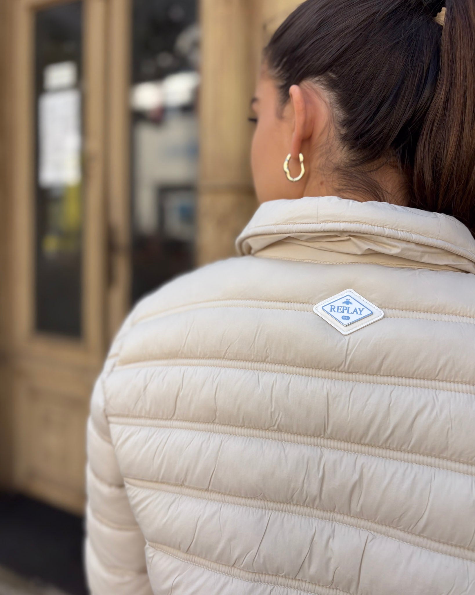 DÁMSKÁ Skrátená BUNDA REPLAY S PRÍČNYM PREŠÍVANÍM A LÍMCOM