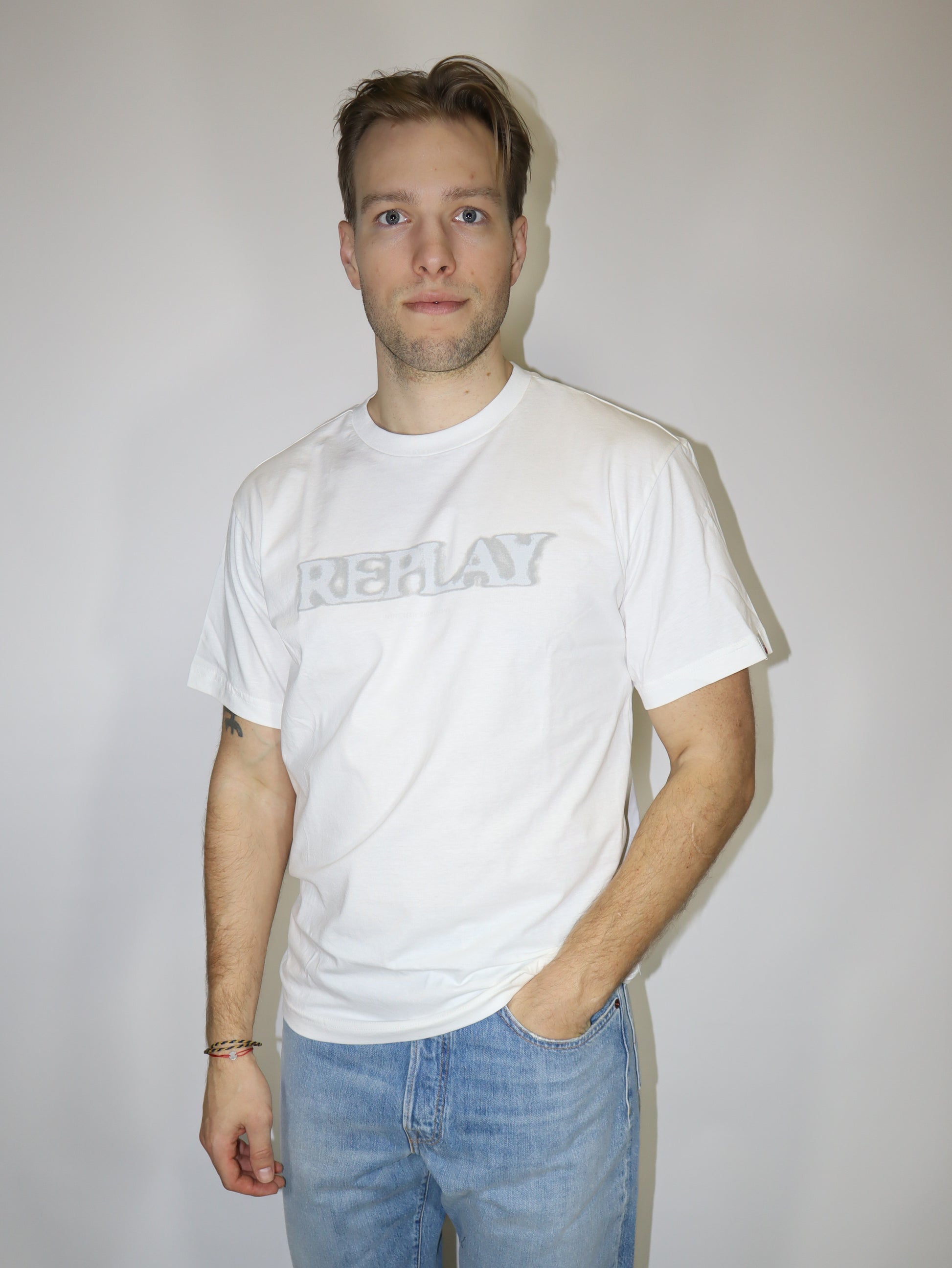 REPLAY PÁNSKÉ TRIČKO S VÝSTŘIHEM A POTISKEM