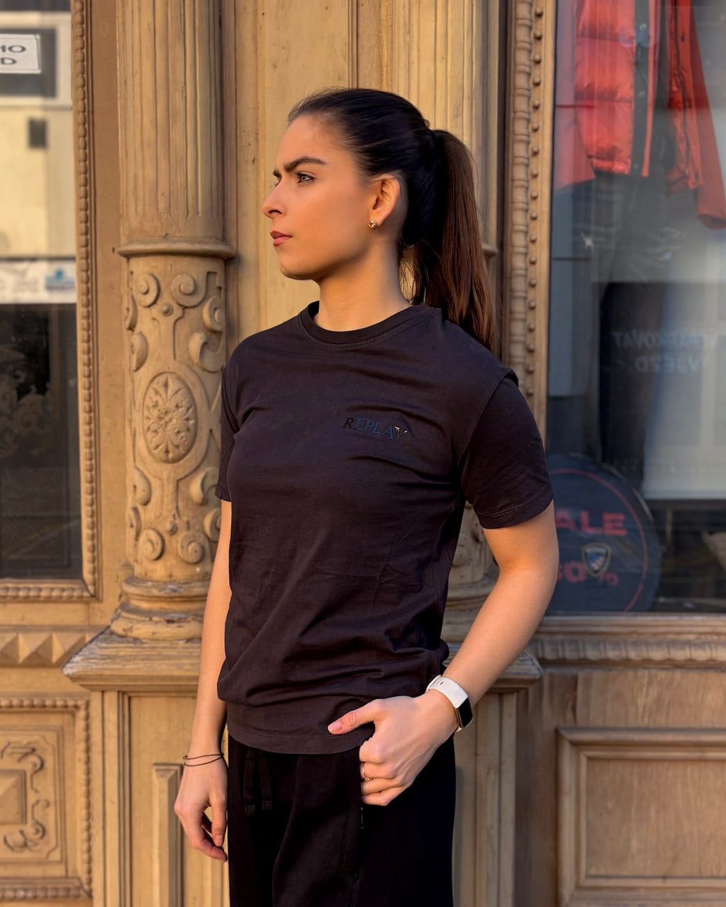 DÁMSKÉ TRIČKO REPLAY S LOGEM NA HRUDNÍKU