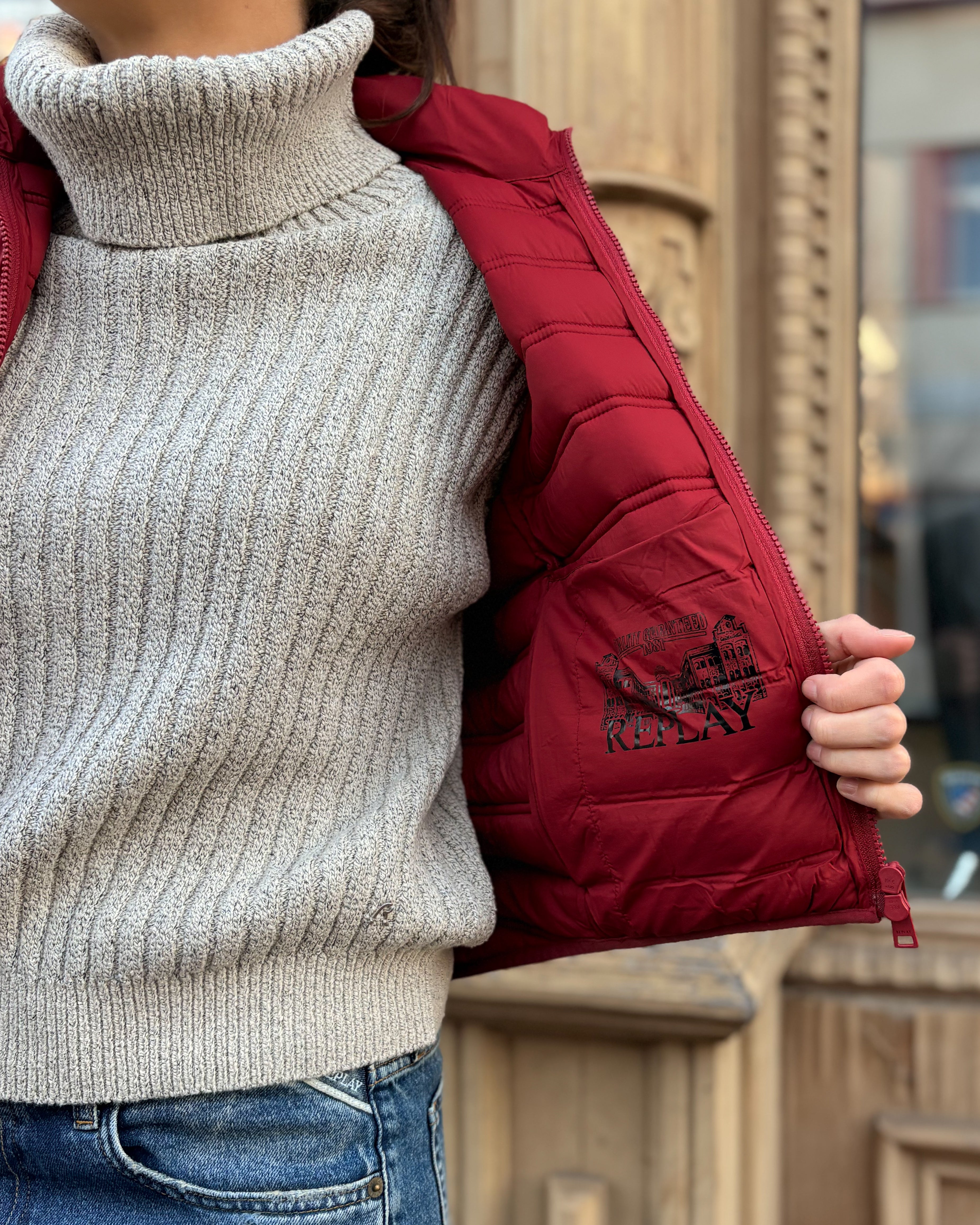 WOMEN'S REPLAY HEATED VEST WITH CROSS-STITCHING