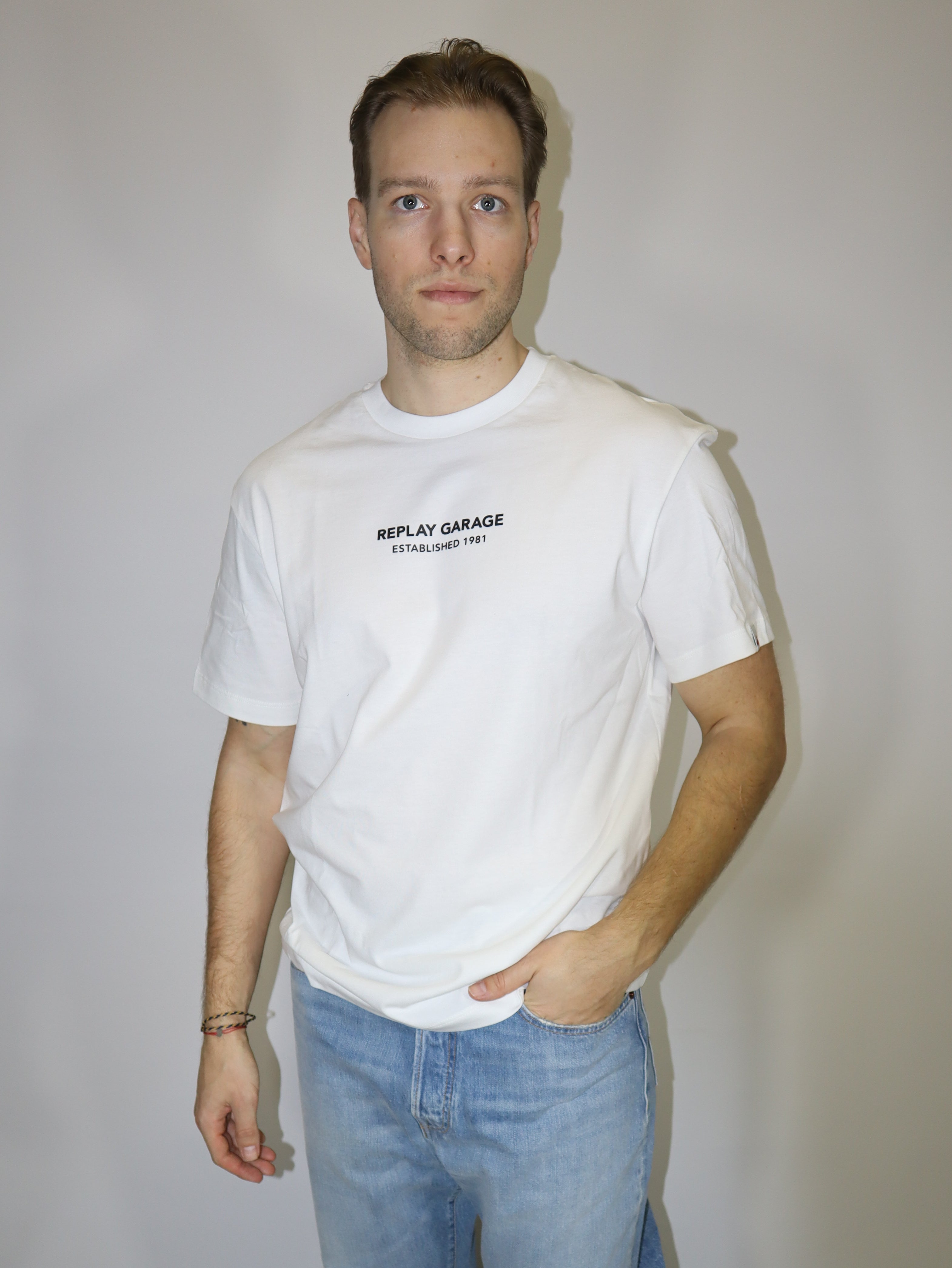 REPLAY PÁNSKE TRIČKO UVOĽNENÉHO STRIHU S POTLAČOM 