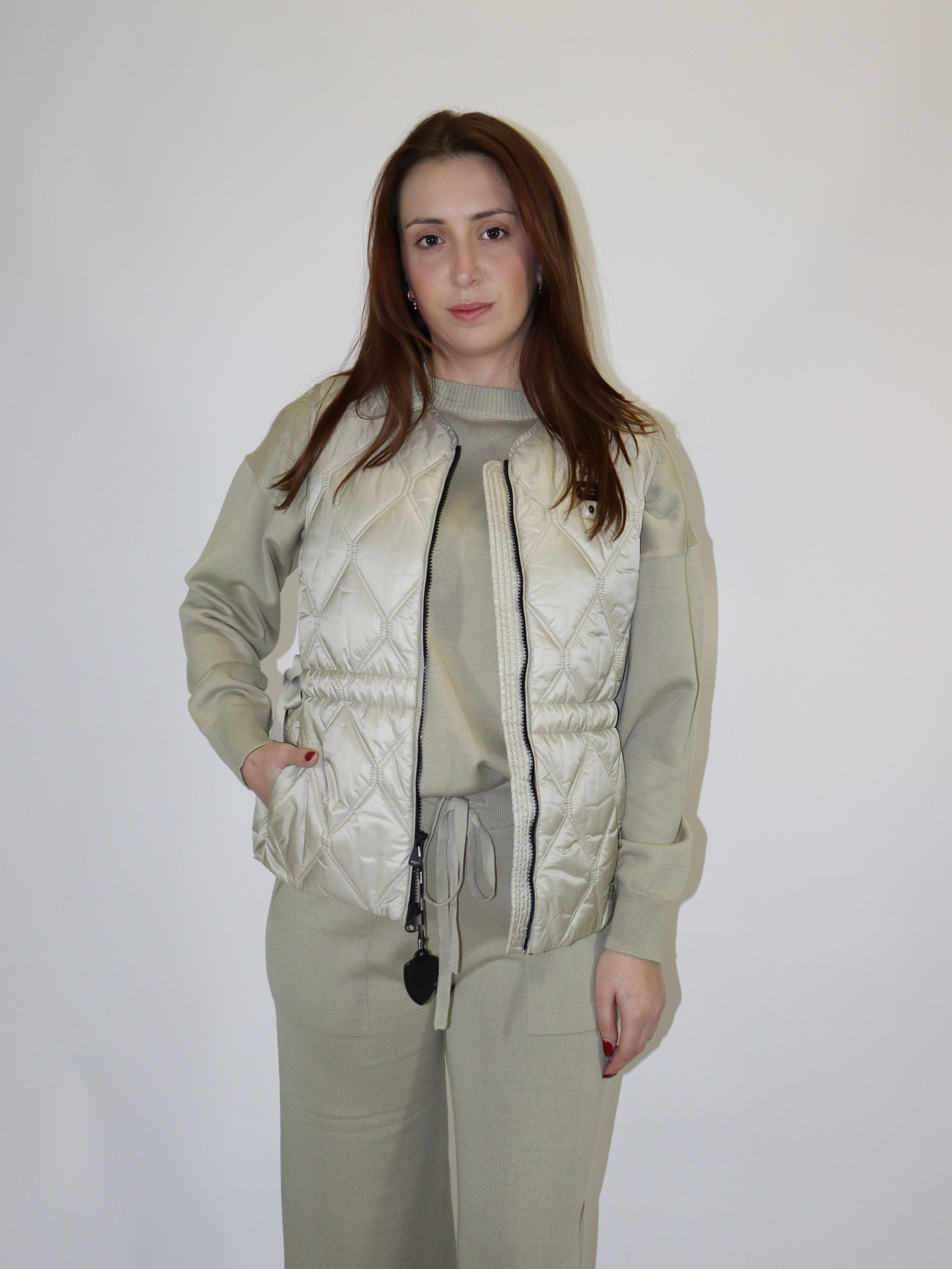 BLAUER NŐI UJJATLAN KABÁT SELDEN ÖVVEL