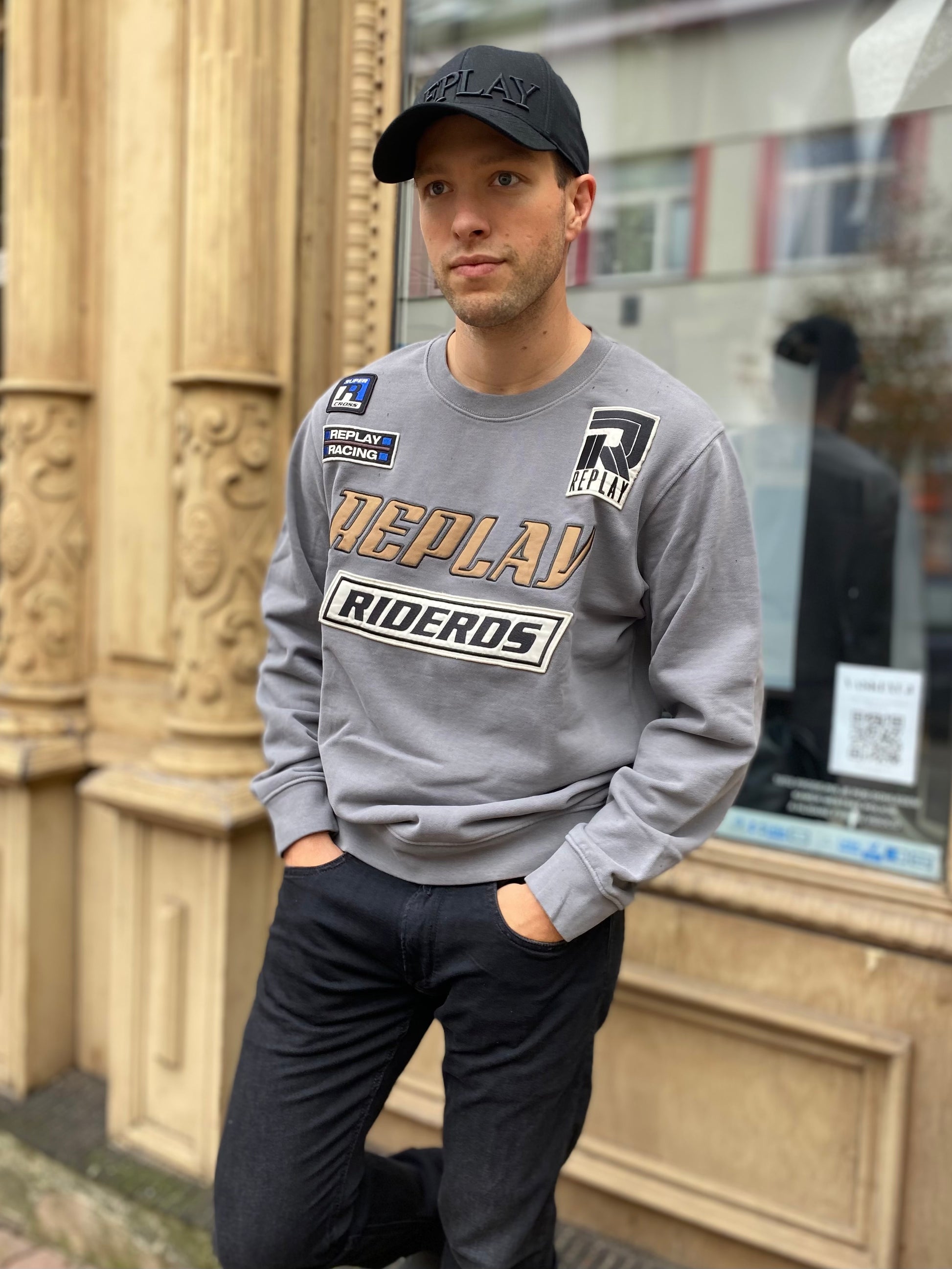 REPLAY PÁNSKÁ MIKINA S NÁŠIVKAMI A NÁPISY