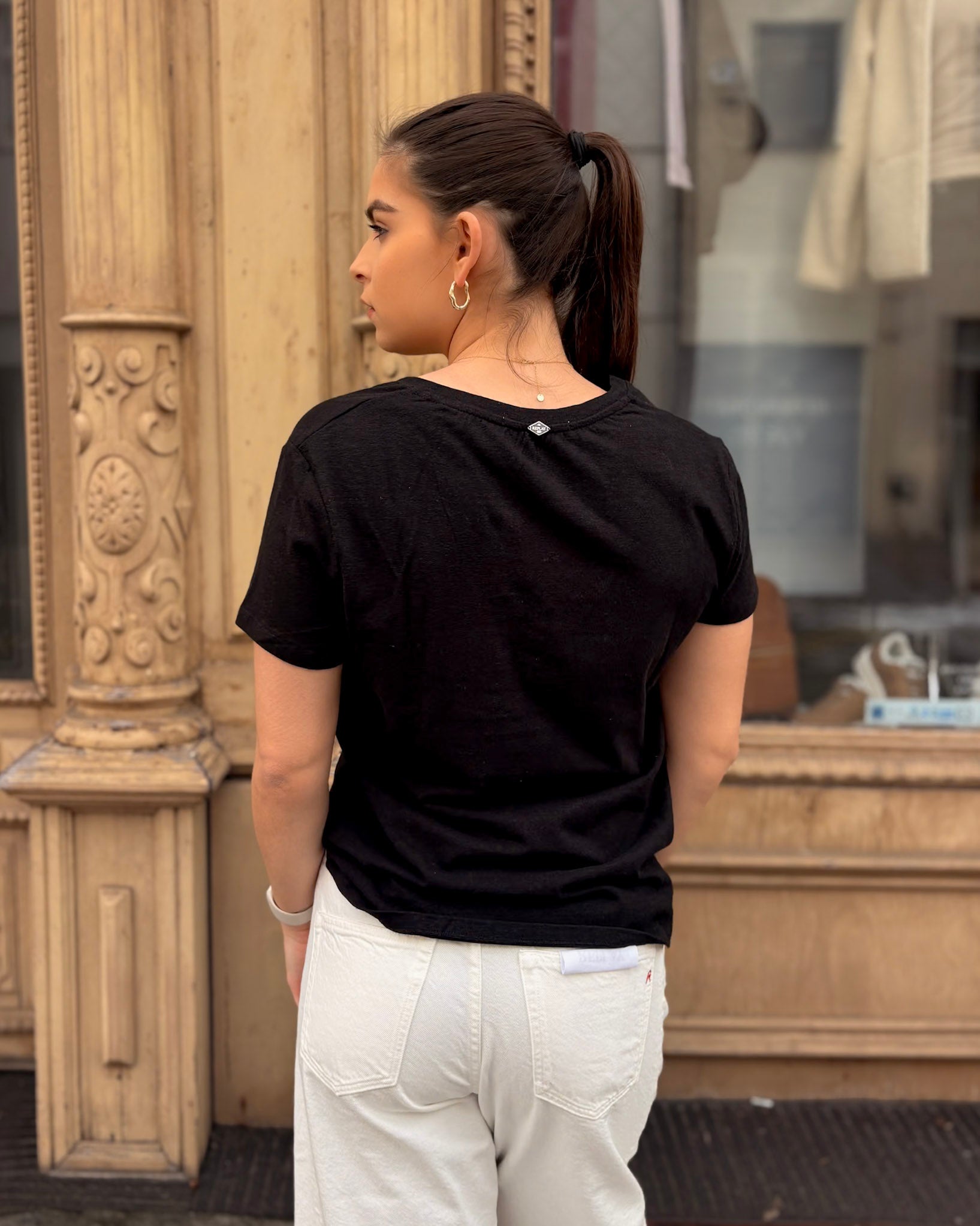 DÁMSKÉ BASIC TRIČKO REPLAY S VÝSTŘIHEM DO V 