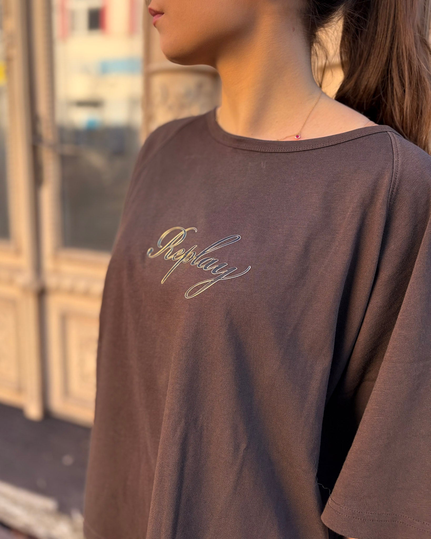 DÁMSKÉ TRIČKO REPLAY SE ZLATÝM POTISKEM LOGA 