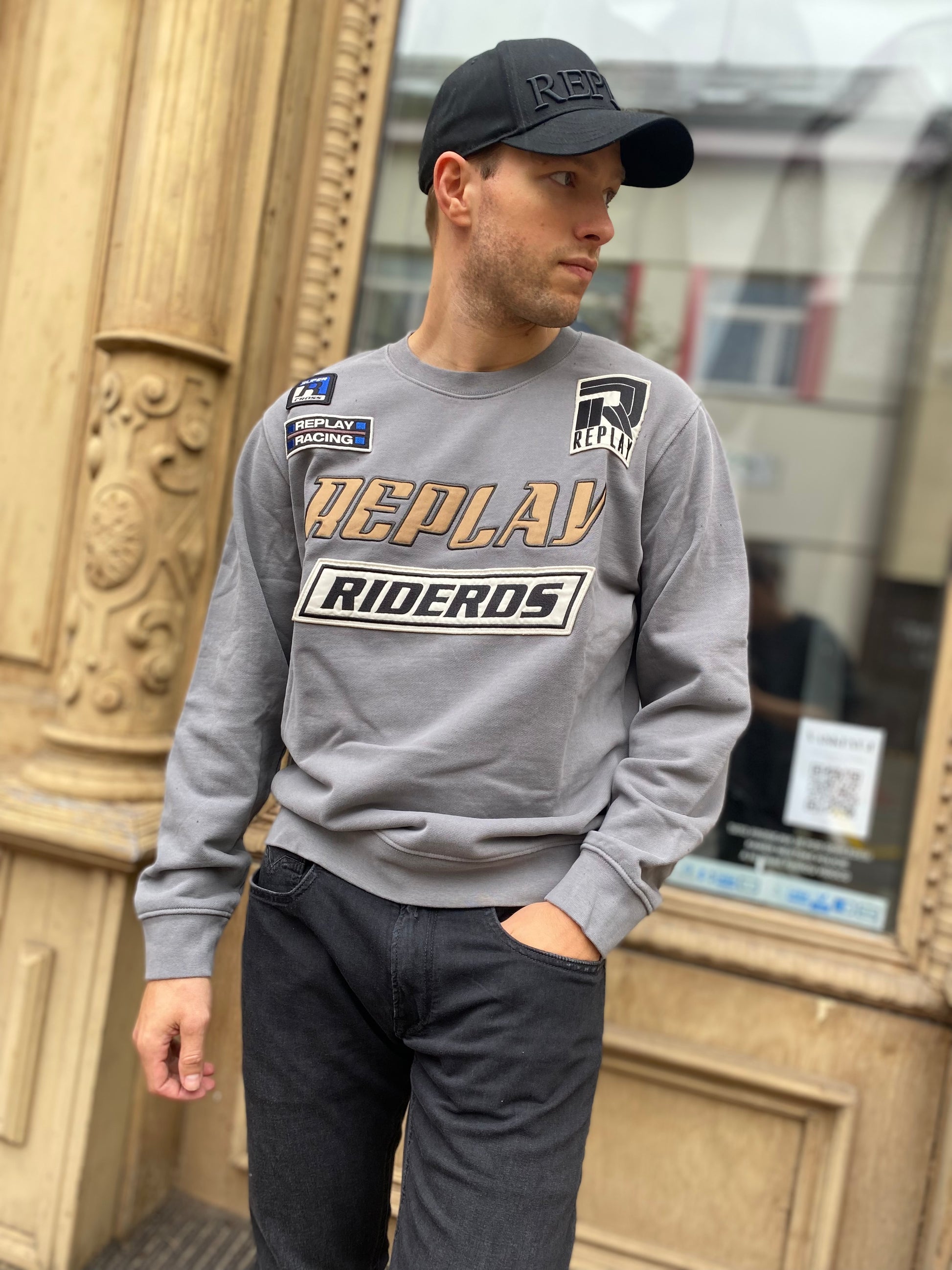 REPLAY PÁNSKÁ MIKINA S NÁŠIVKAMI A NÁPISY