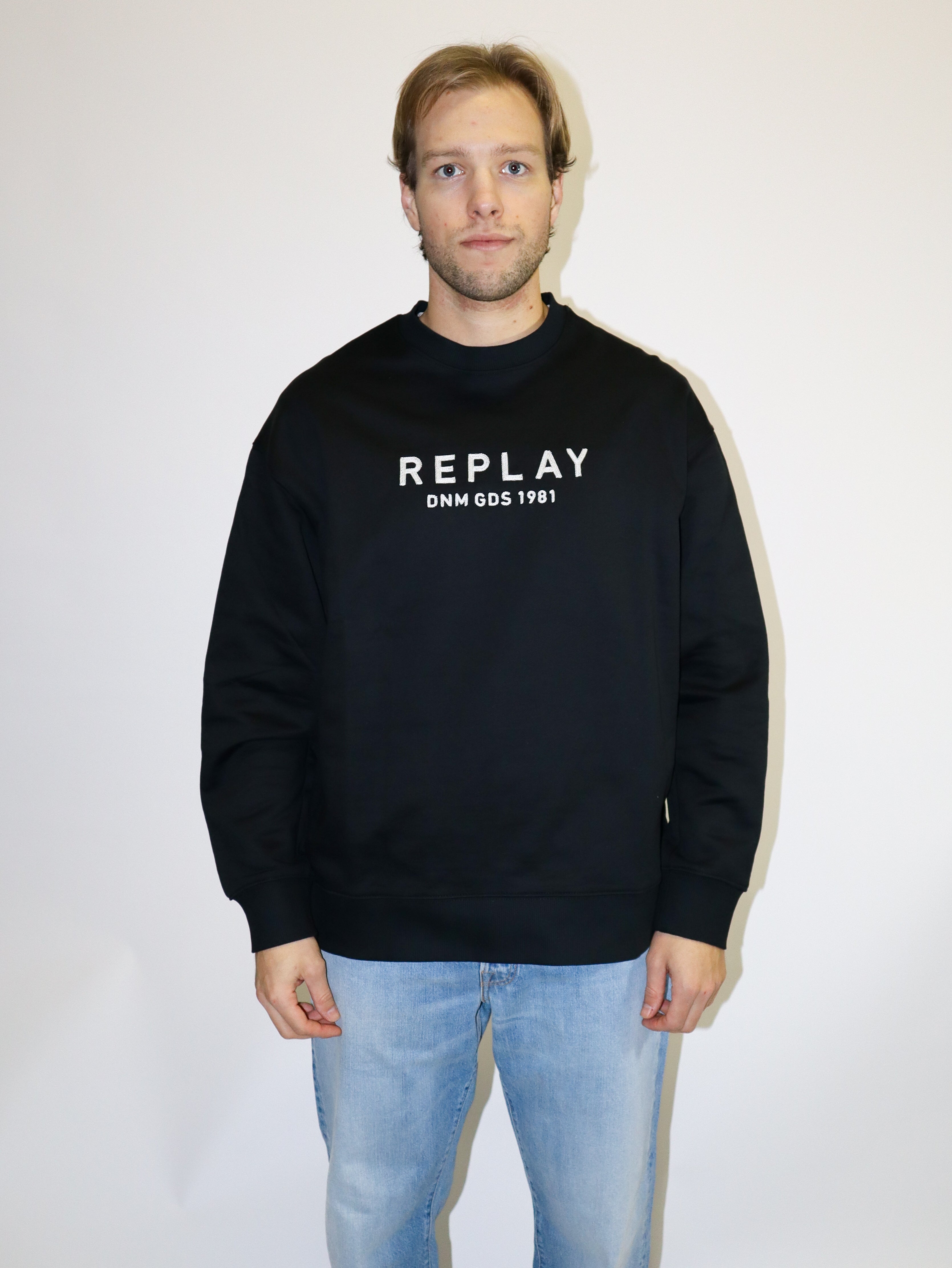 REPLAY PÁNSKA MIKINA UVOĽNENÉHO STRIHU S NÁPISOM