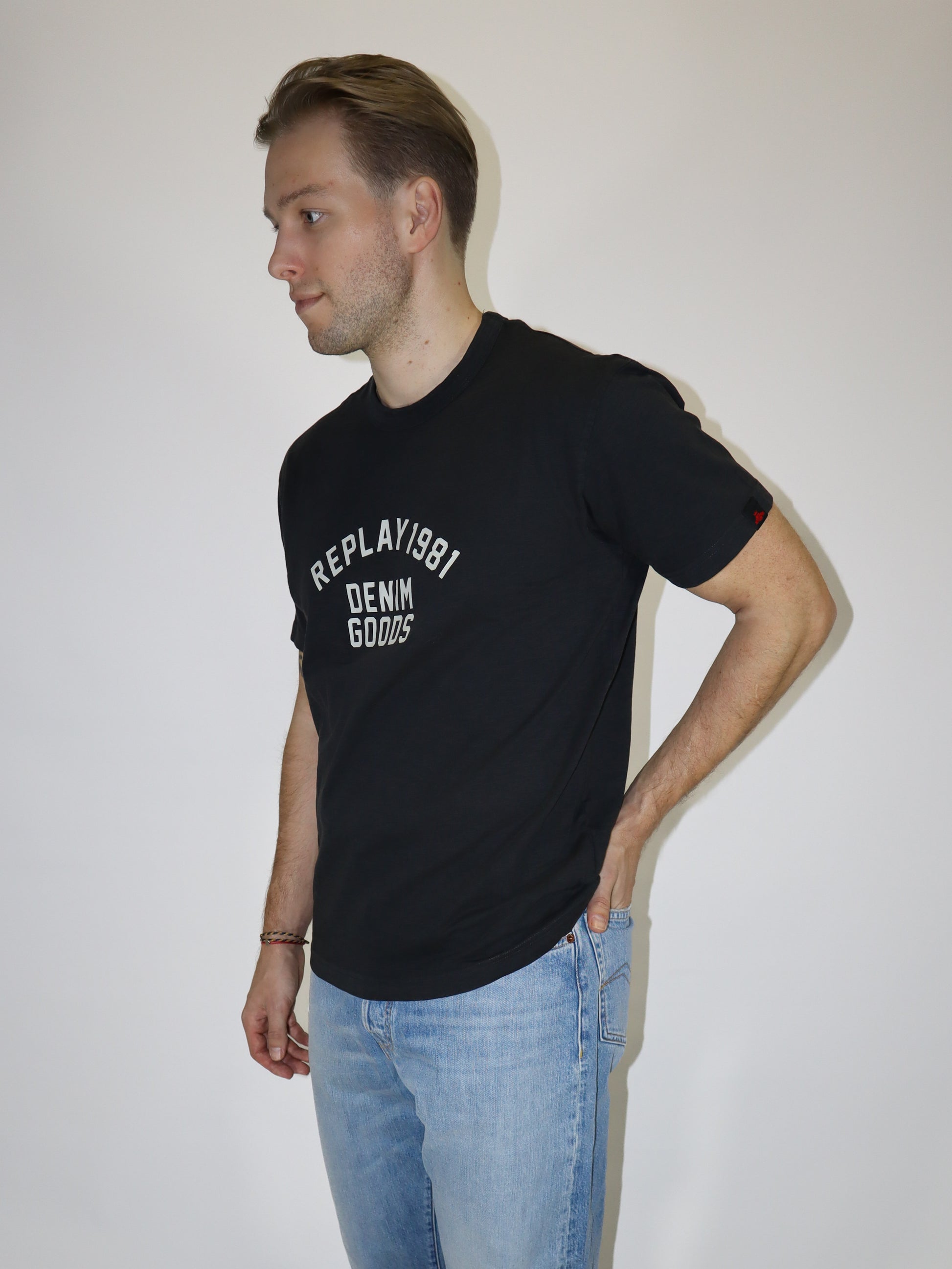 REPLAY PÁNSKÉ KRÁTKÉ TRIČKO S NÁPISEM