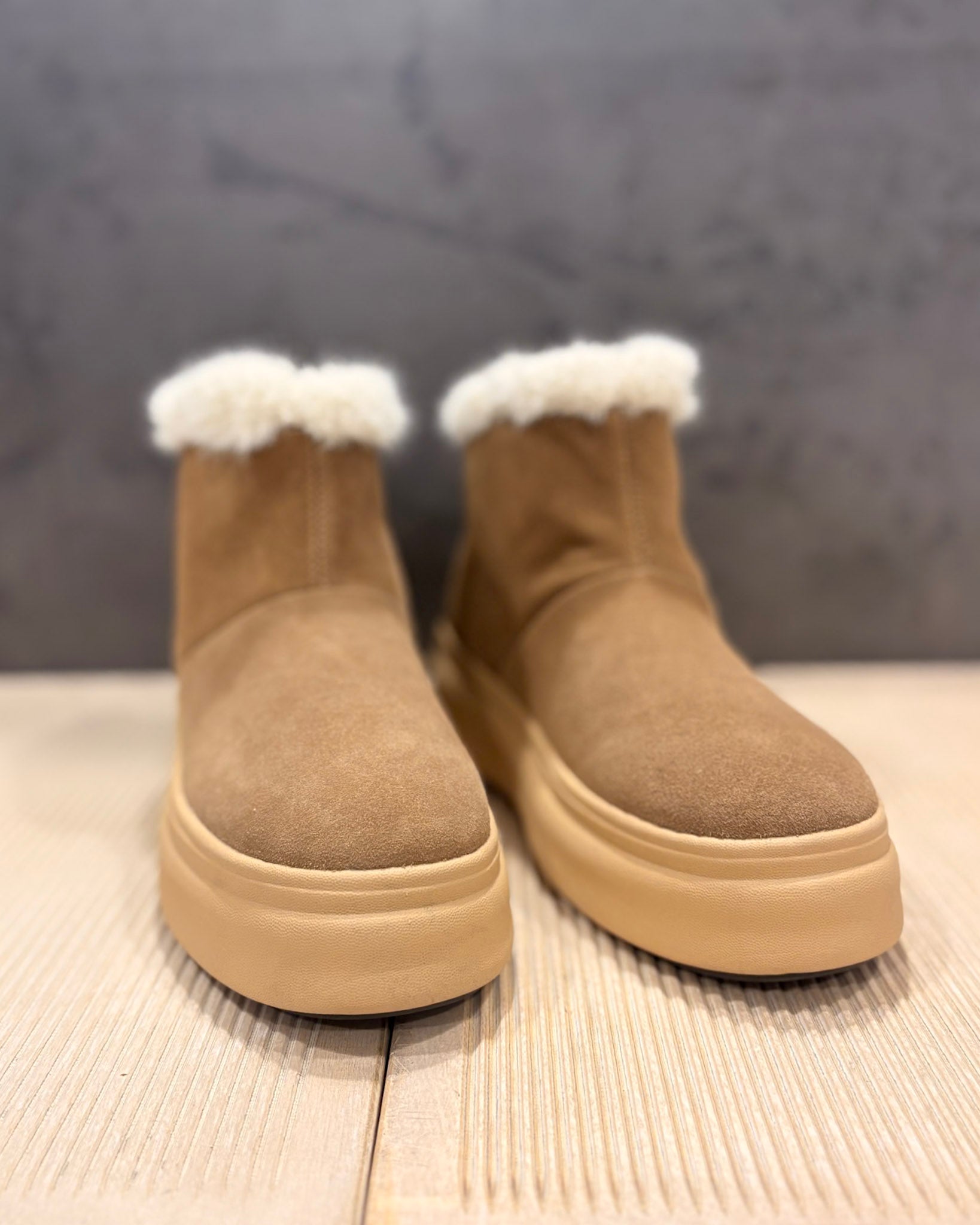 NŐI TÉLI CSIZMA BLAUER SZŐRMÉVEL 