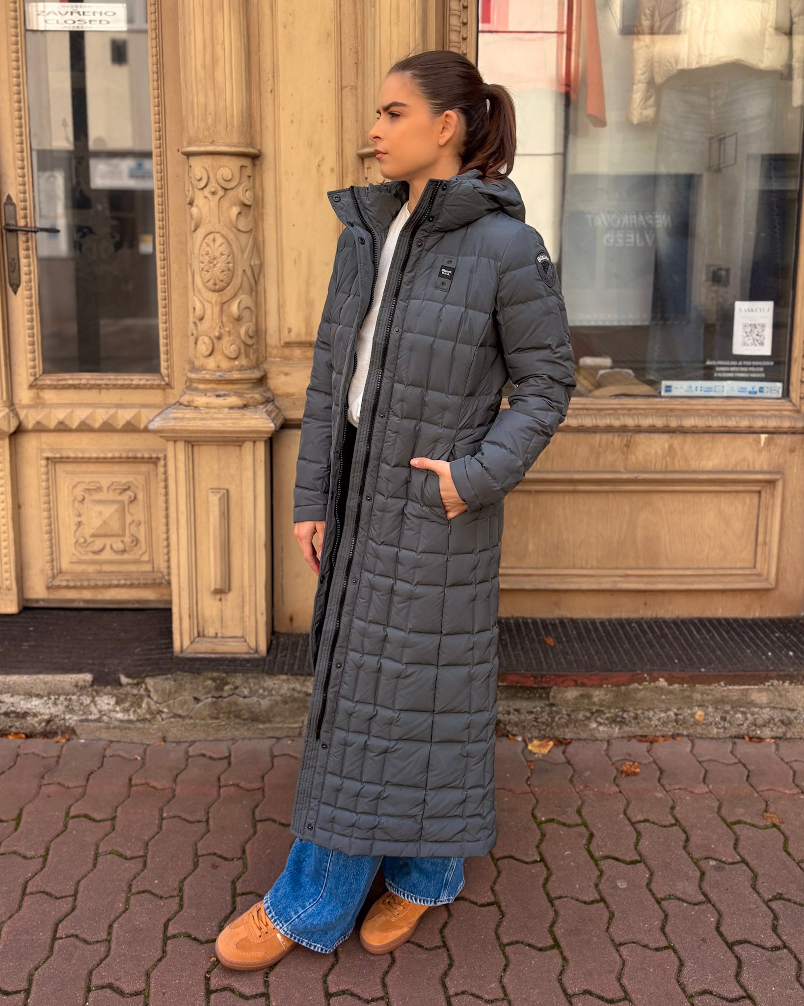 DÁMSKÝ KABÁT BLAUER S OBDÉLNÍKOVÝM PROŠÍVÁNÍM