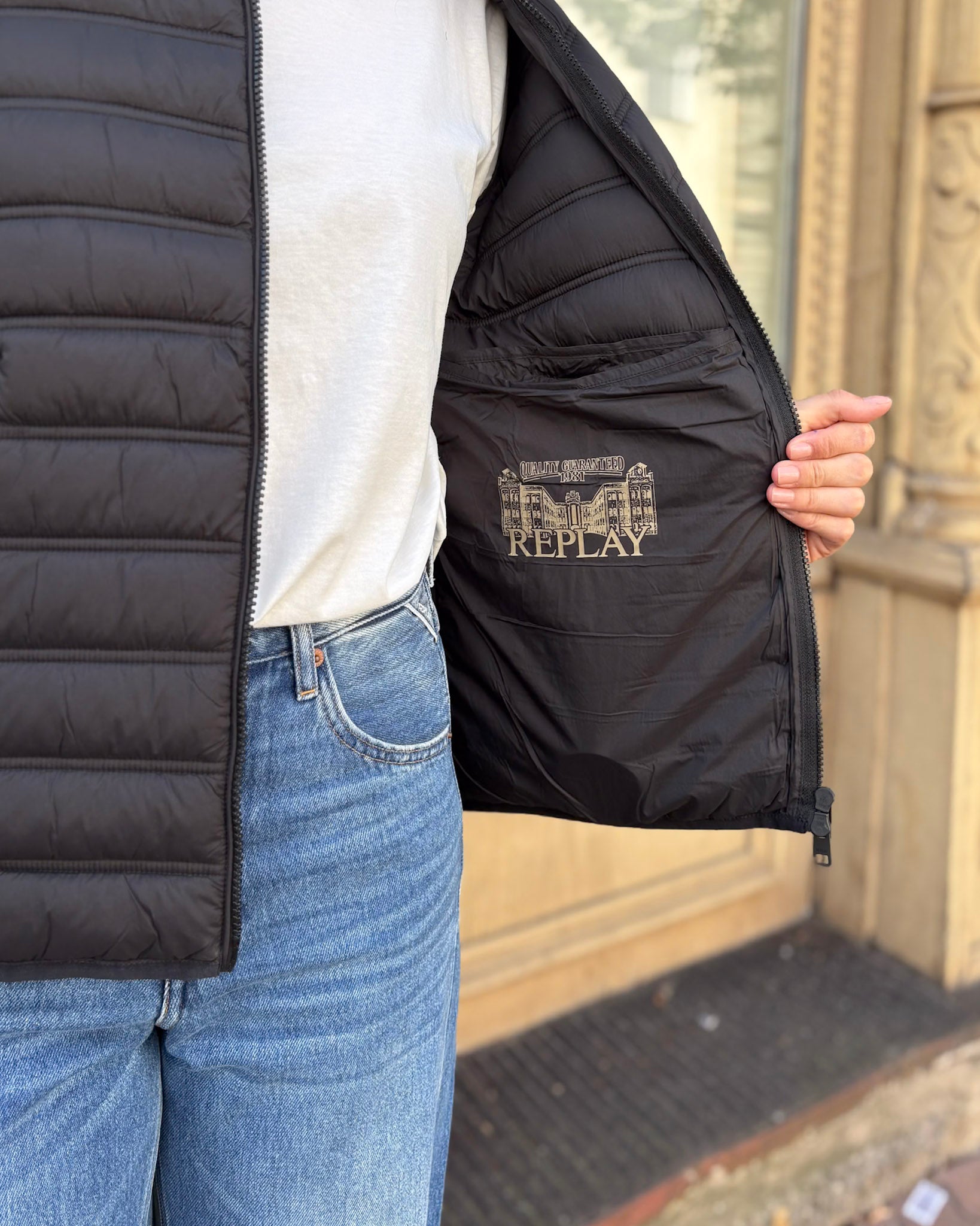 DÁMSKÁ Skrátená BUNDA REPLAY S PRÍČNYM PREŠÍVANÍM A LÍMCOM