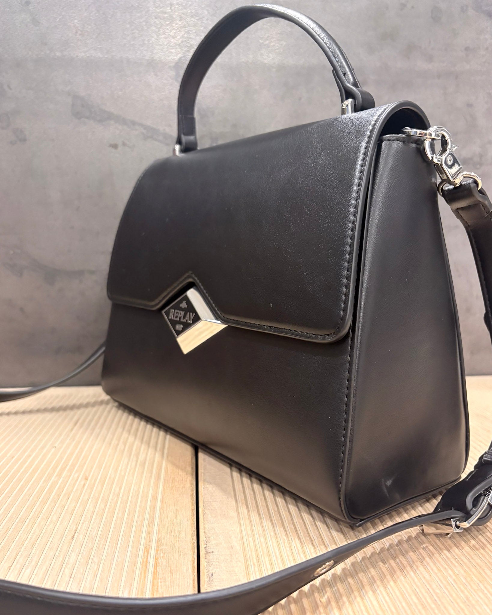 REPLAY TÁSKA GYÉMÁNT LOGÓVAL