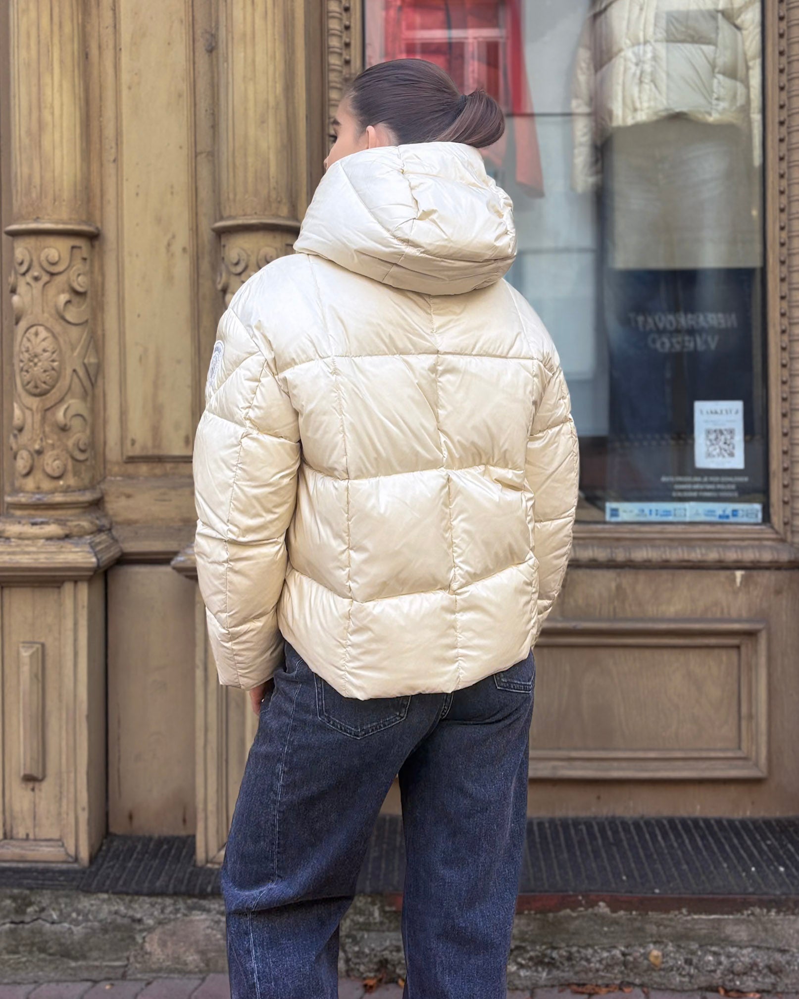 KRÁTKÁ LESKLÁ PÉŘOVÁ BLAUER BUNDA LAVAL 