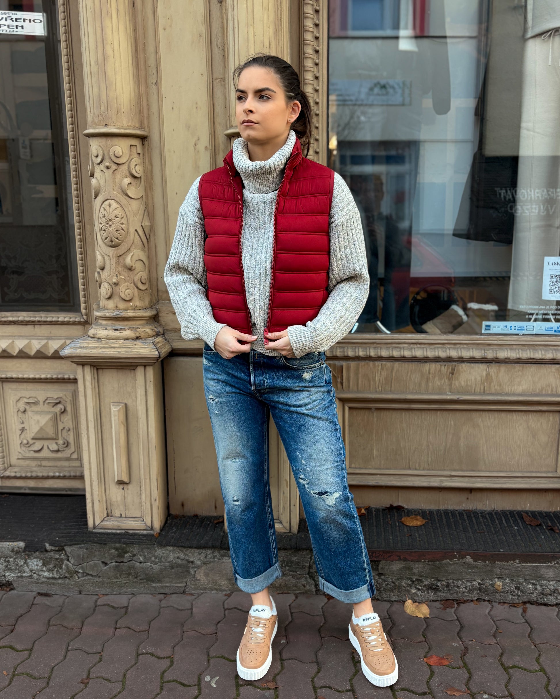 DÁMSKA REPLAY ZATEPLENÁ VESTA S PRÍČNYM PREŠÍVANÍM