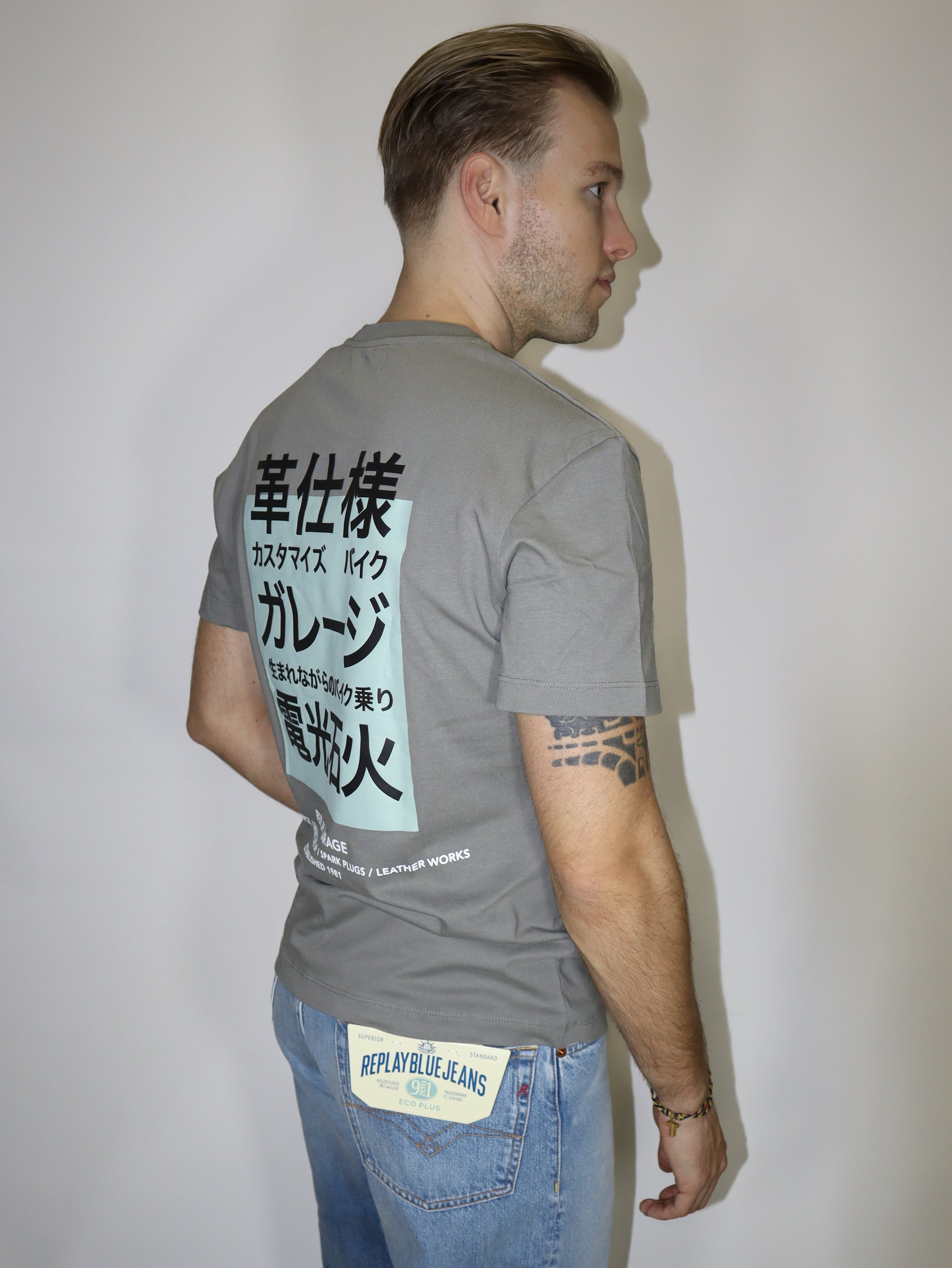 REPLAY PÁNSKÉ TRIČKO UVOLNĚNÉHO STŘIHU S POTISKEM