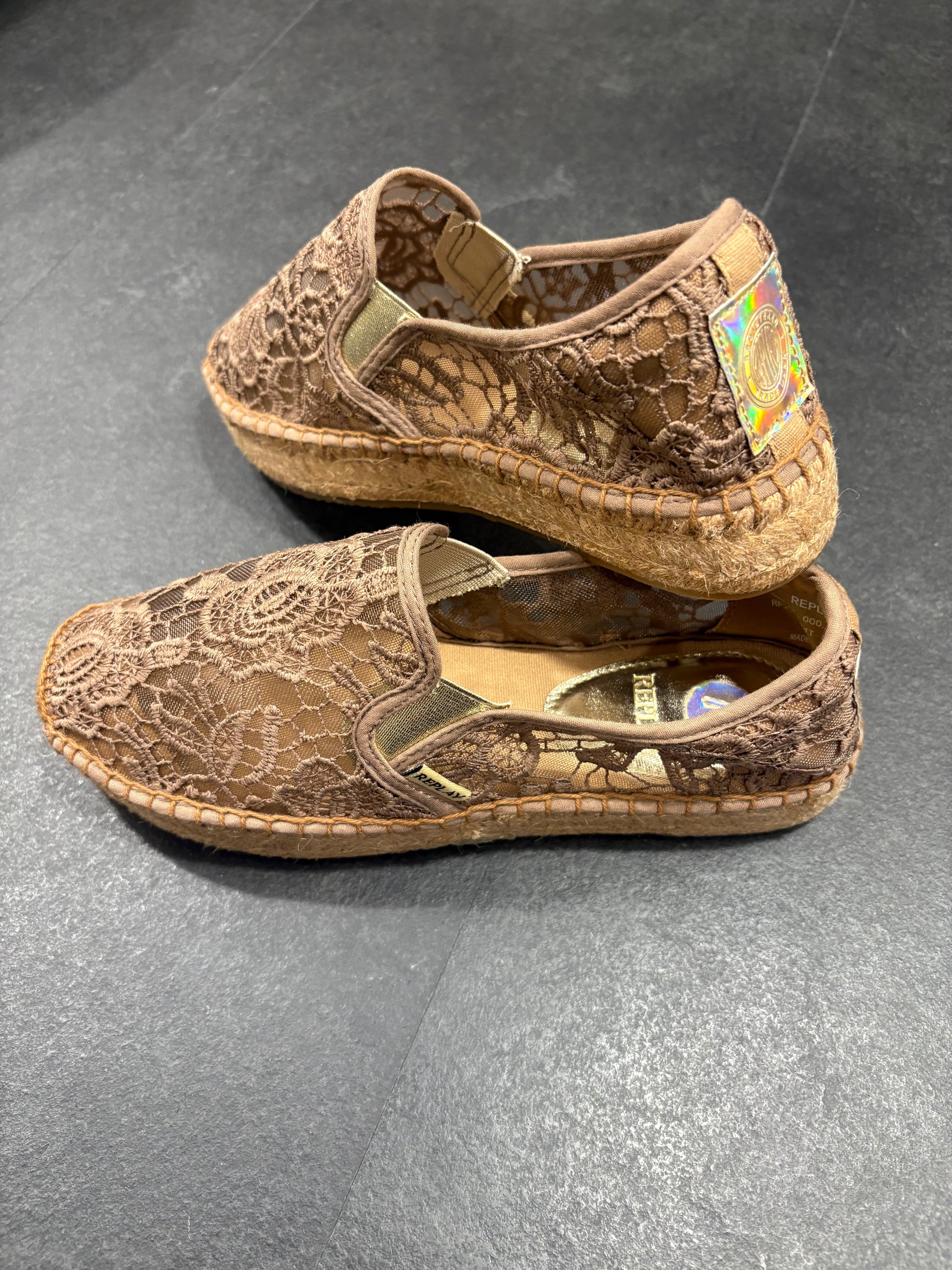 REPLAY DÁMSKE ESPADRILY S VYŠÍVANOU ČIPKOU