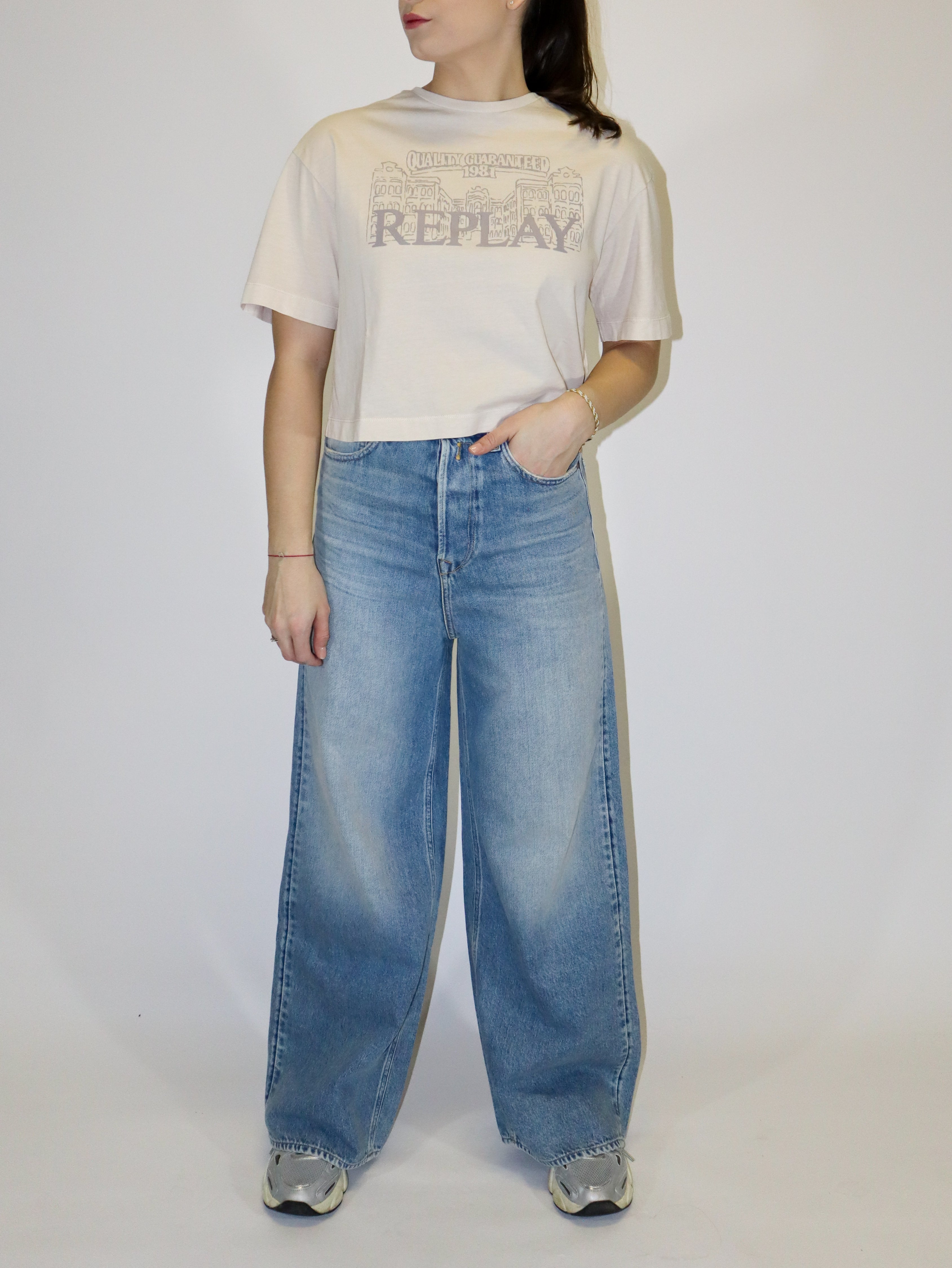 REPLAY DÁMSKE SKRÁTENÉ TRIČKO S VYRAŽENÝM LOGOM