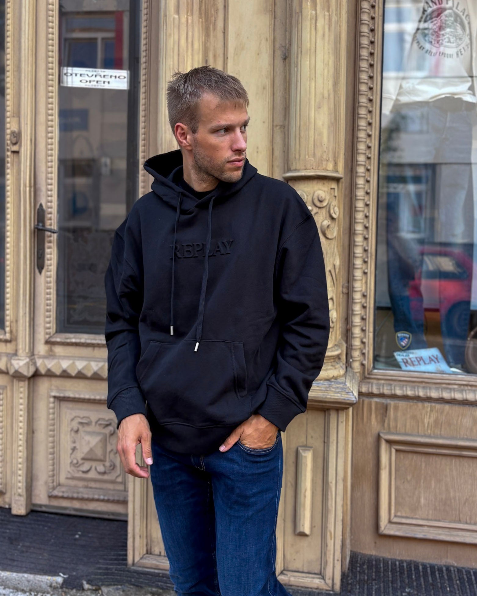 PÁNSKÁ MIKINA REPLAY S VYŠÍVANÝM NÁPISEM