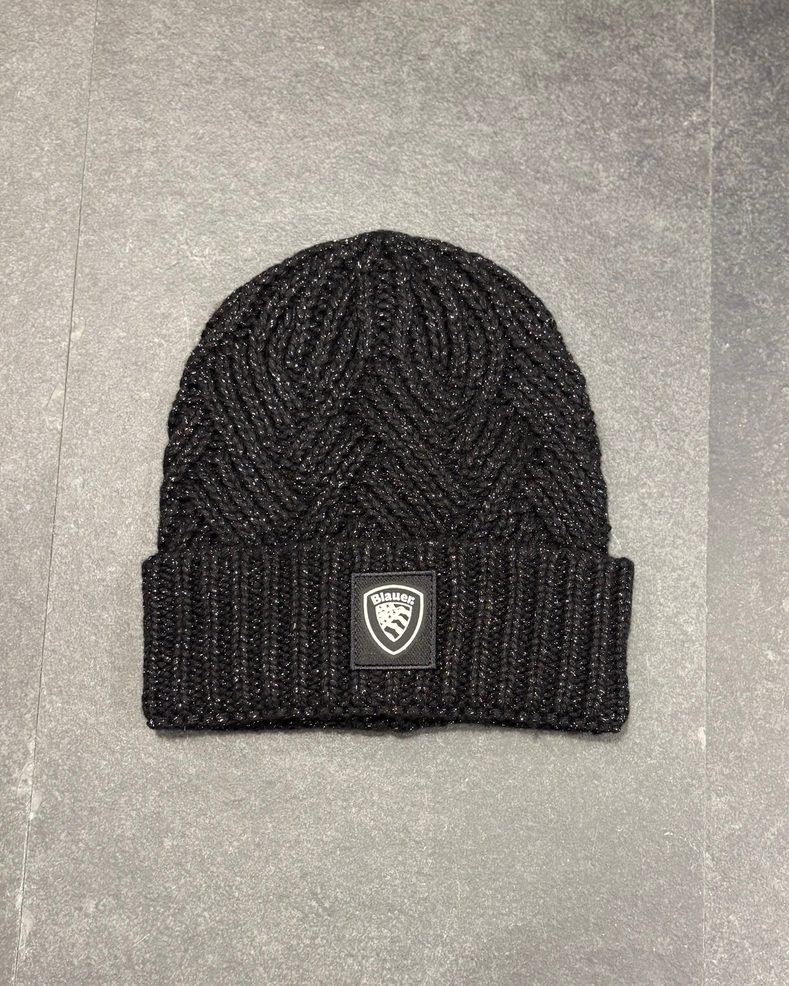 Černá pletená čepice BLAUER Ophir s copánkovým vzorem a vyšívaným logem