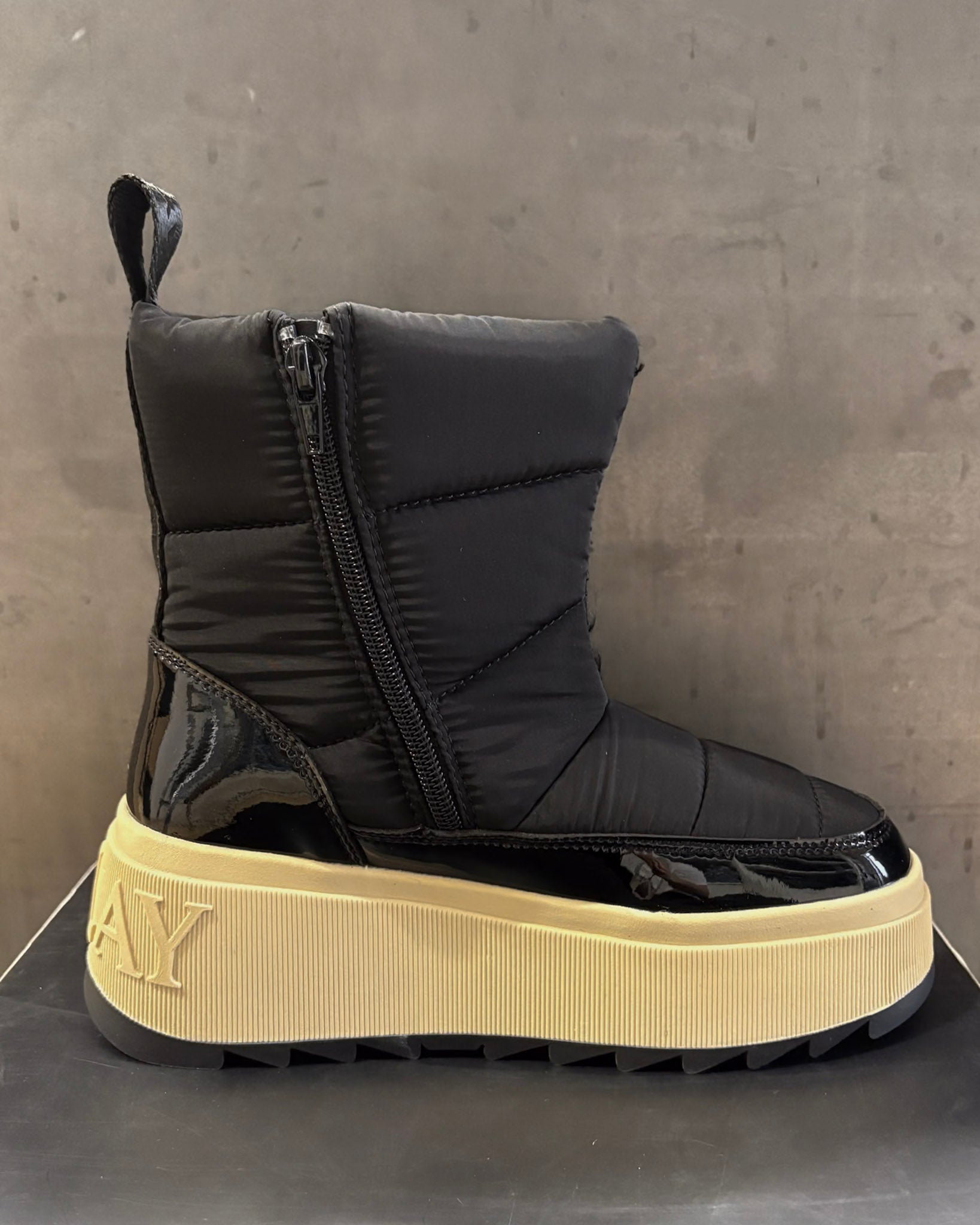 NŐI REPLAY GYAPJÚ KABÁTOK KERESZTHŰTÉSSEL