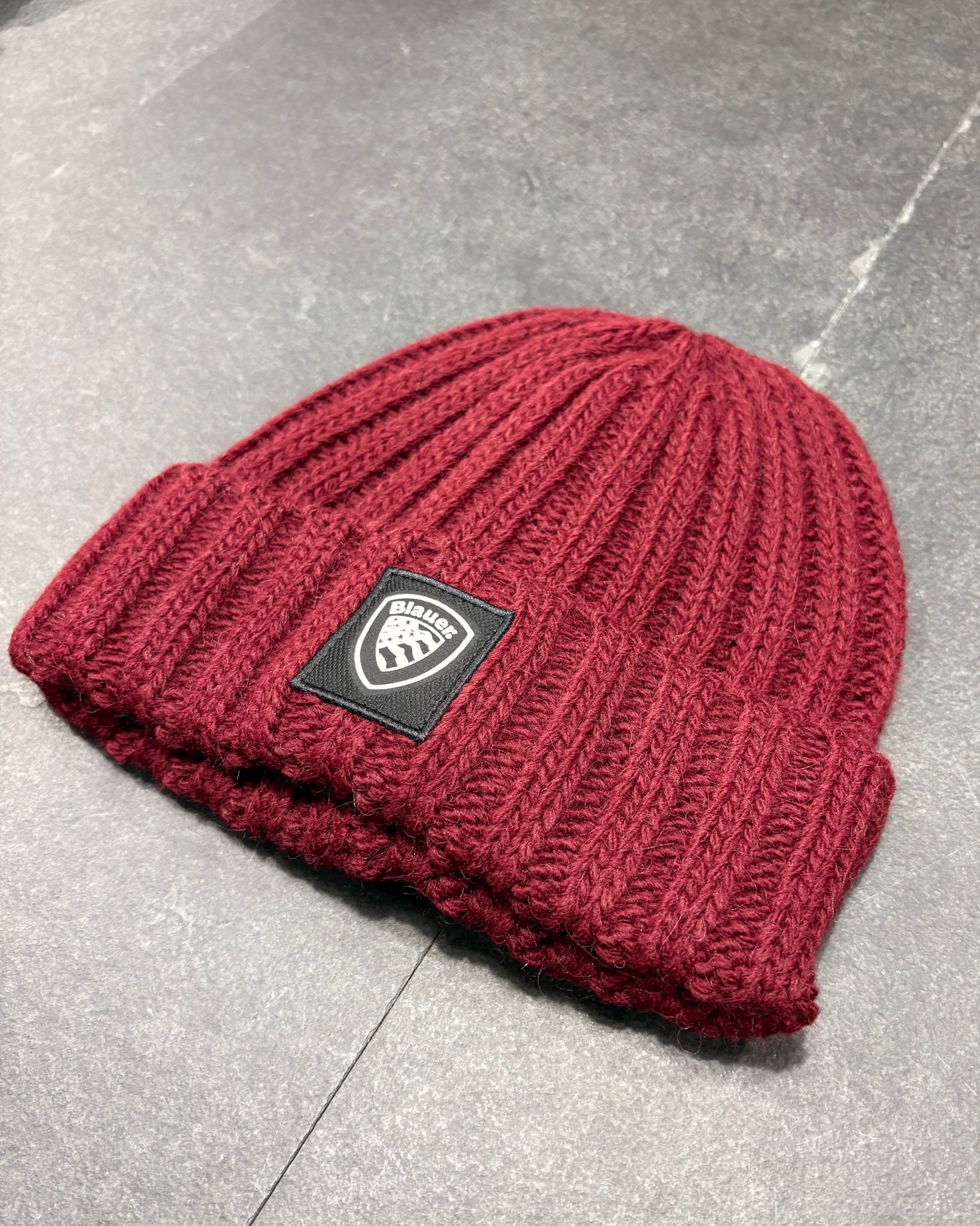 BLAUER KIBLY SAPKA MANDZSETTÁVAL