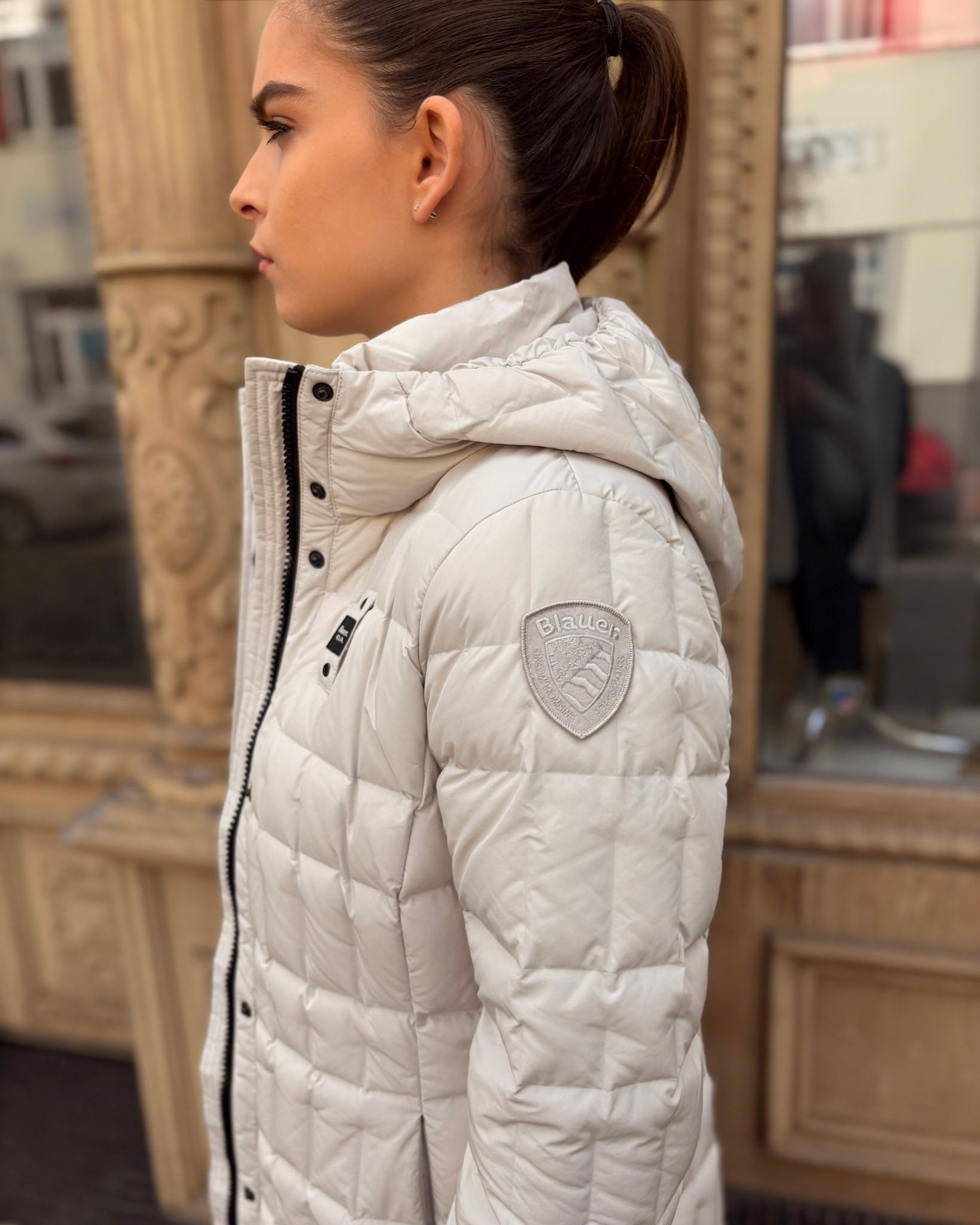 DÁMSKÝ KABÁT BLAUER S OBDÉLNÍKOVÝM PROŠÍVÁNÍM