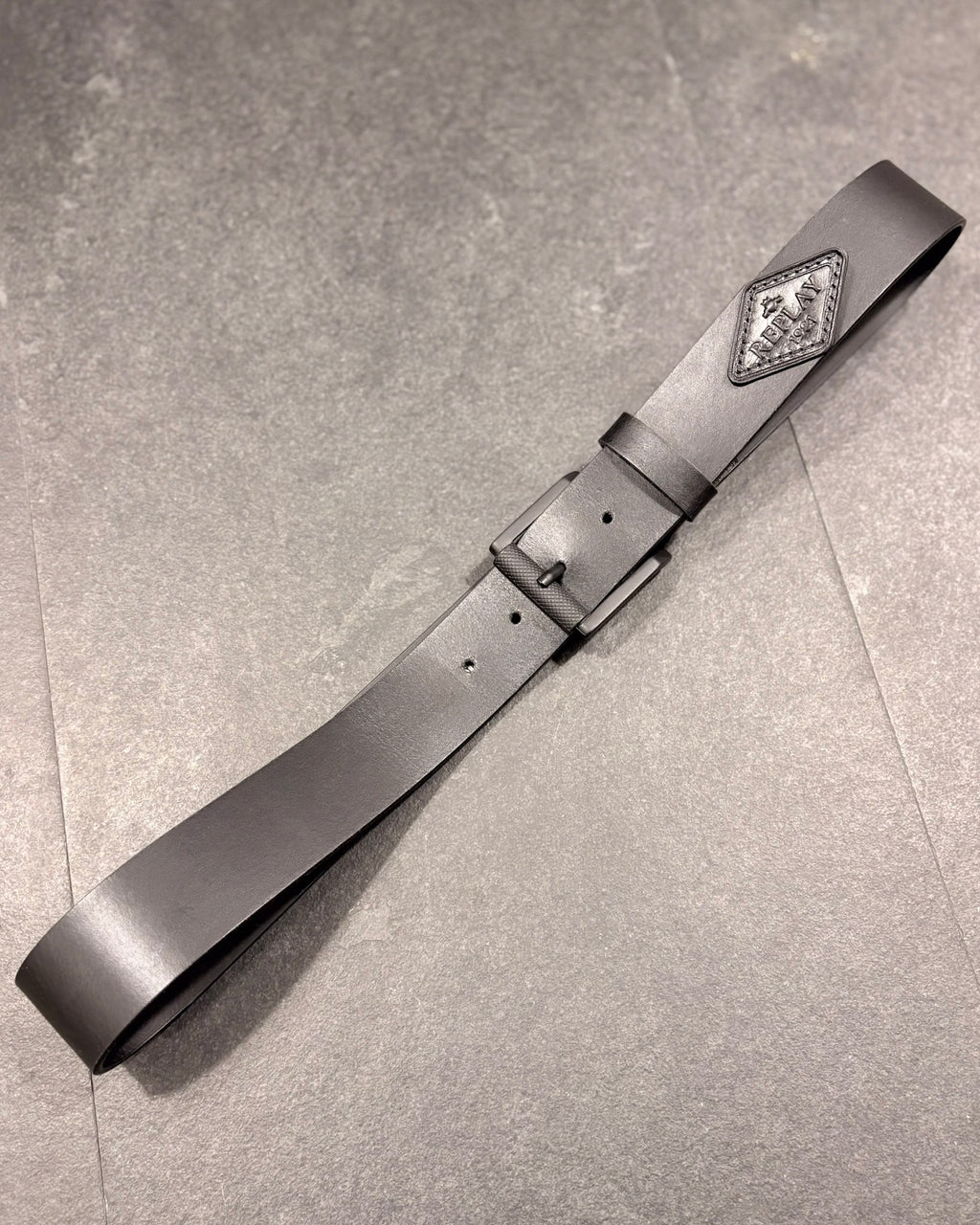 REPLAY PÁSEK S DIAMANTOVÝM LOGEM 