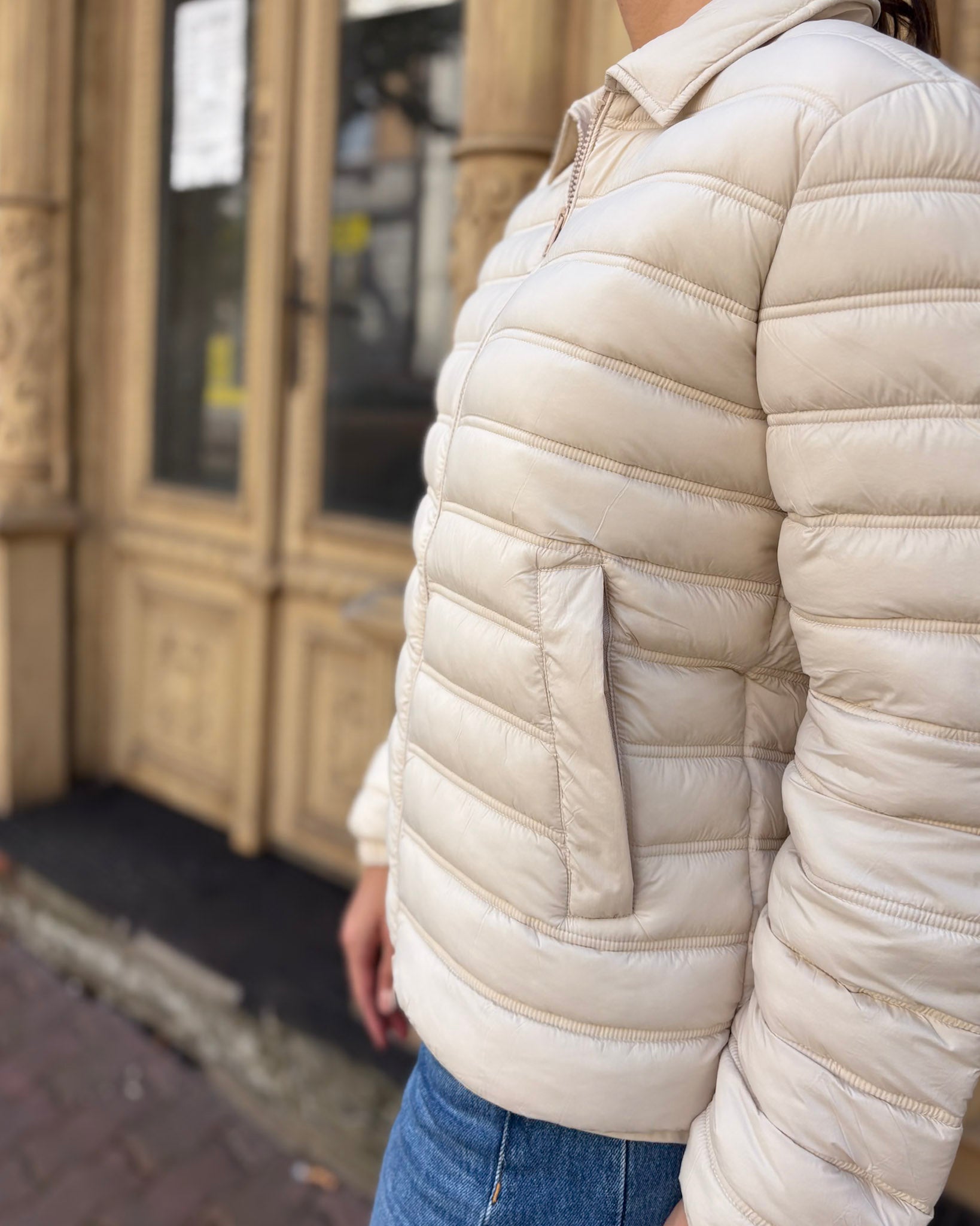 DÁMSKÁ Skrátená BUNDA REPLAY S PRÍČNYM PREŠÍVANÍM A LÍMCOM