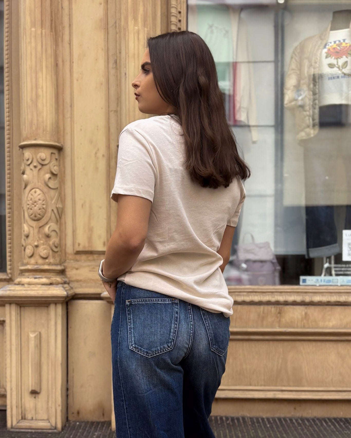 DÁMSKÉ TRIČKO Z ŽERZEJOVÉHO MATERIÁLU S GRAFICKÝM POTISKEM