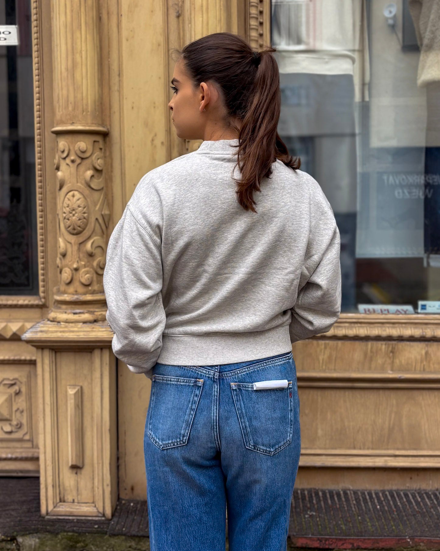 NŐI PULÓVER REPLAY LOGÓVAL ÉS RÓZSA MINTÁVAL