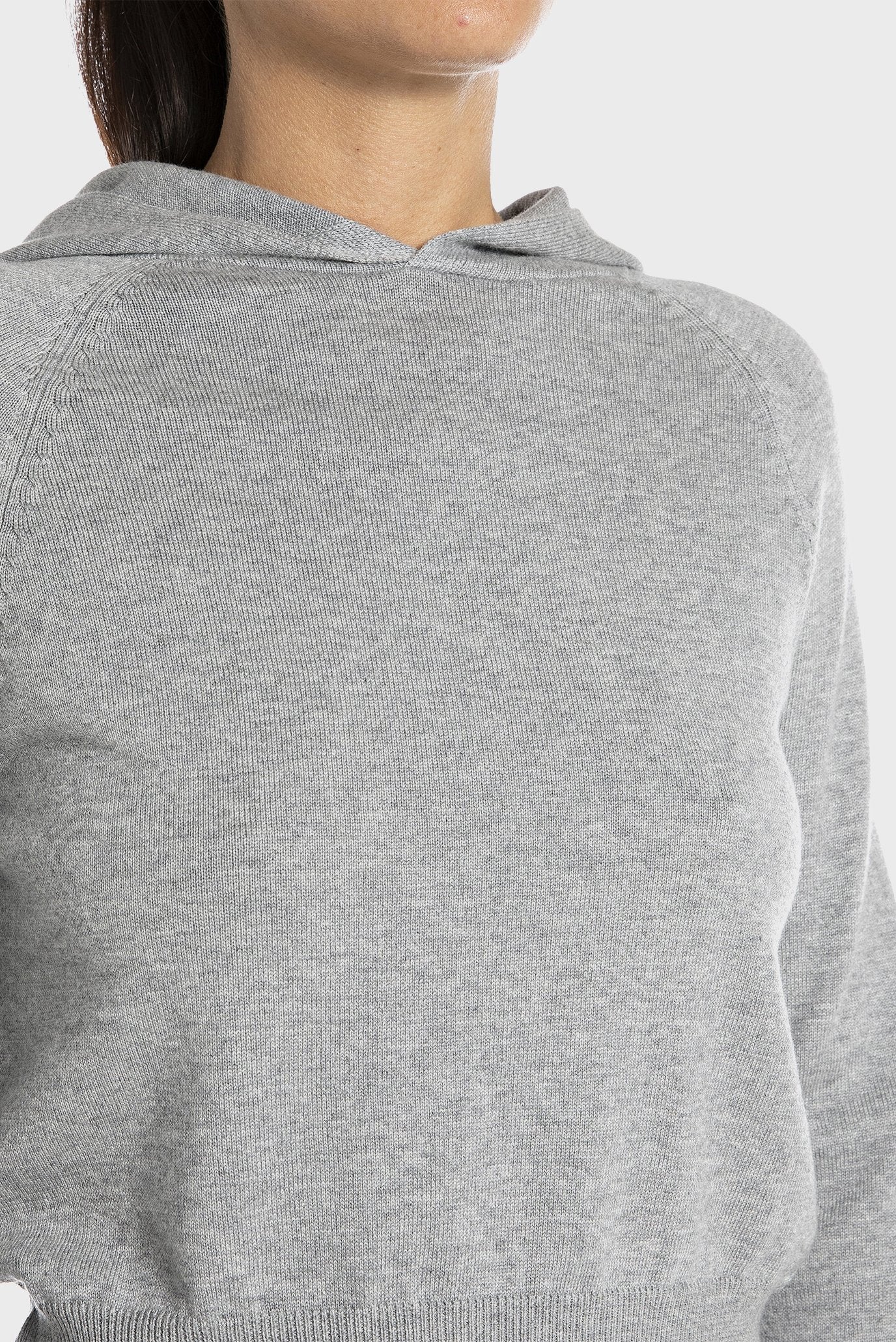 DÁMSKÁ ÚPLETOVÁ MIKINA S KAPUCOU