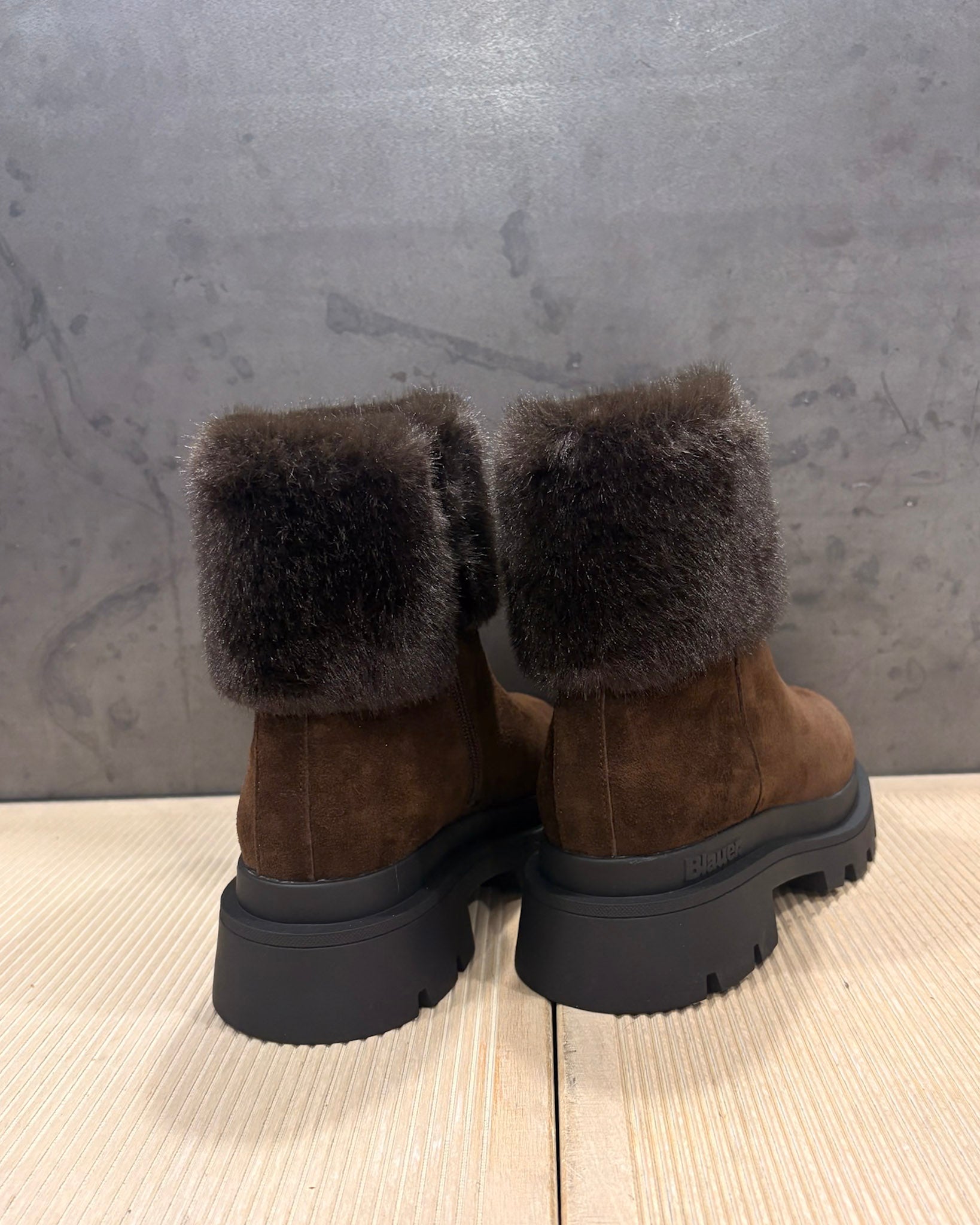 NŐI BOKACSIZMA BLAUER MŰSZŐRMÉVEL 