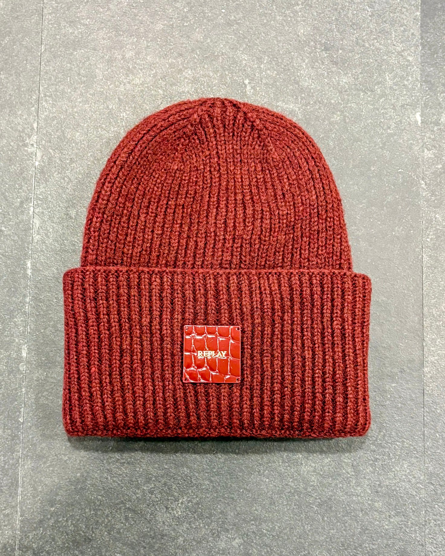 ČEPICE REPLAY S NÁŠIVKOU S KROKODÝLÍM EFEKTEM