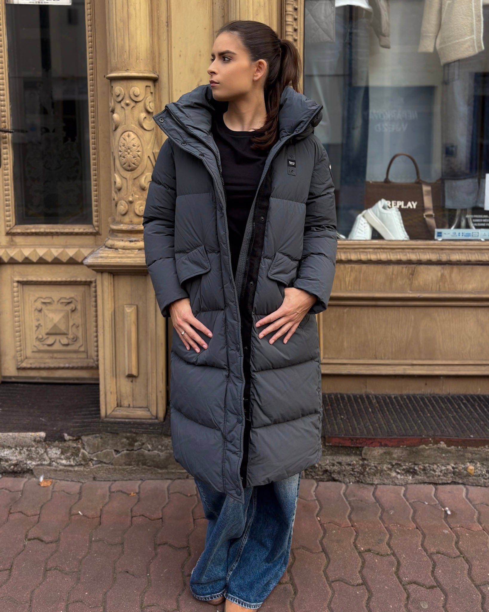 DLOUHÁ DÁMSKÁ PÉŘOVÁ BLAUER BUNDA LENA SE ČTYŘMI KAPSAMI 