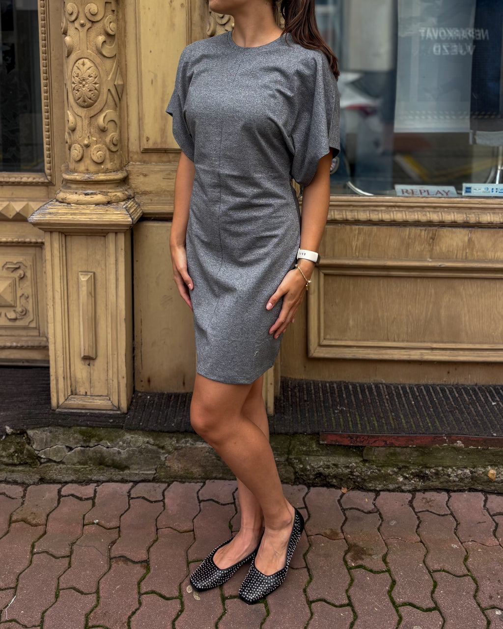 KRÁTKÉ REPLAY SLIM-FIT ŠATY ZE STŘÍBRNÉHO LUREXU 