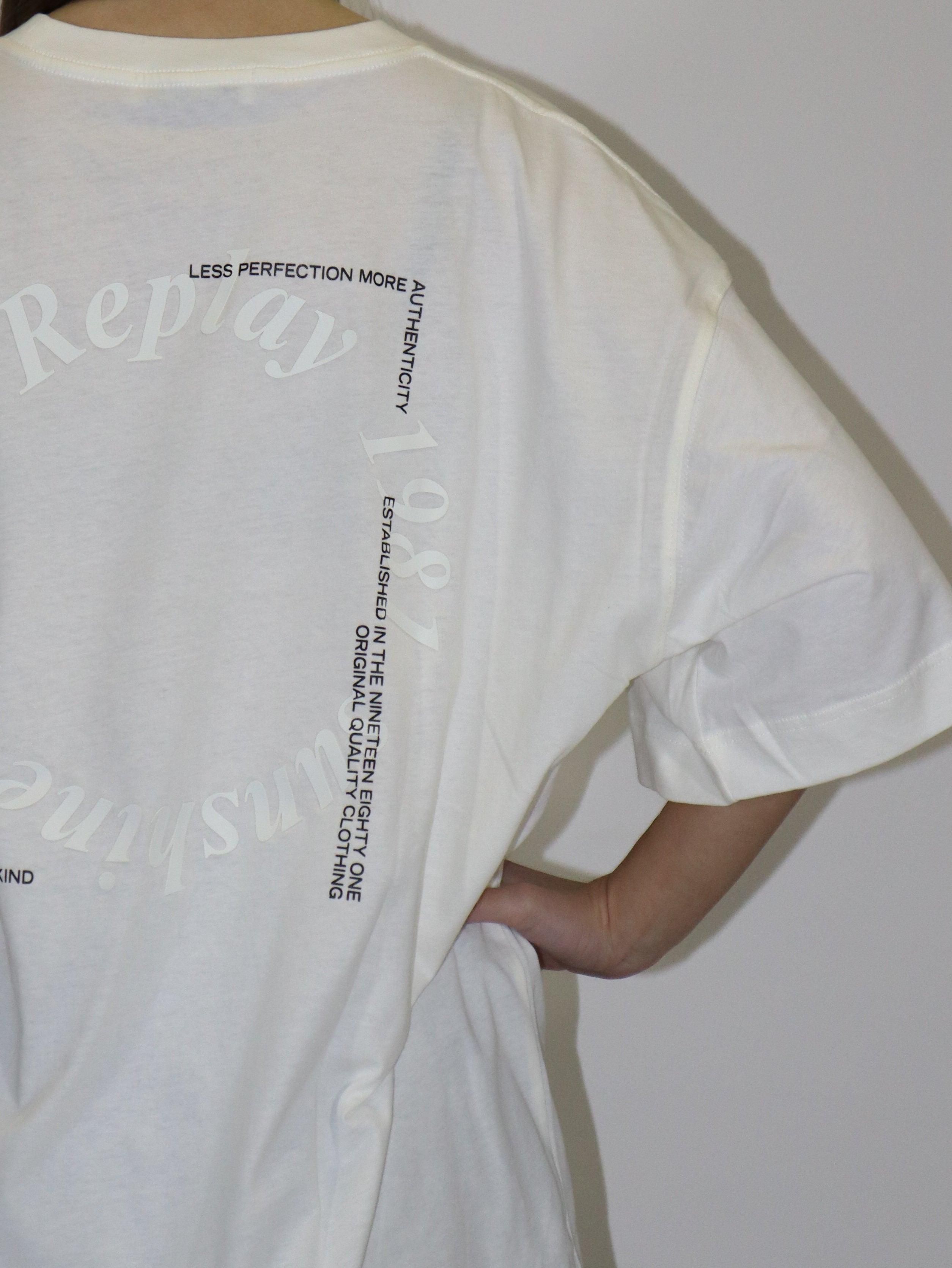 REPLAY NŐI PAMUT PÓLÓ NYOMOTT MINTÁVAL A HÁTULJÁN 