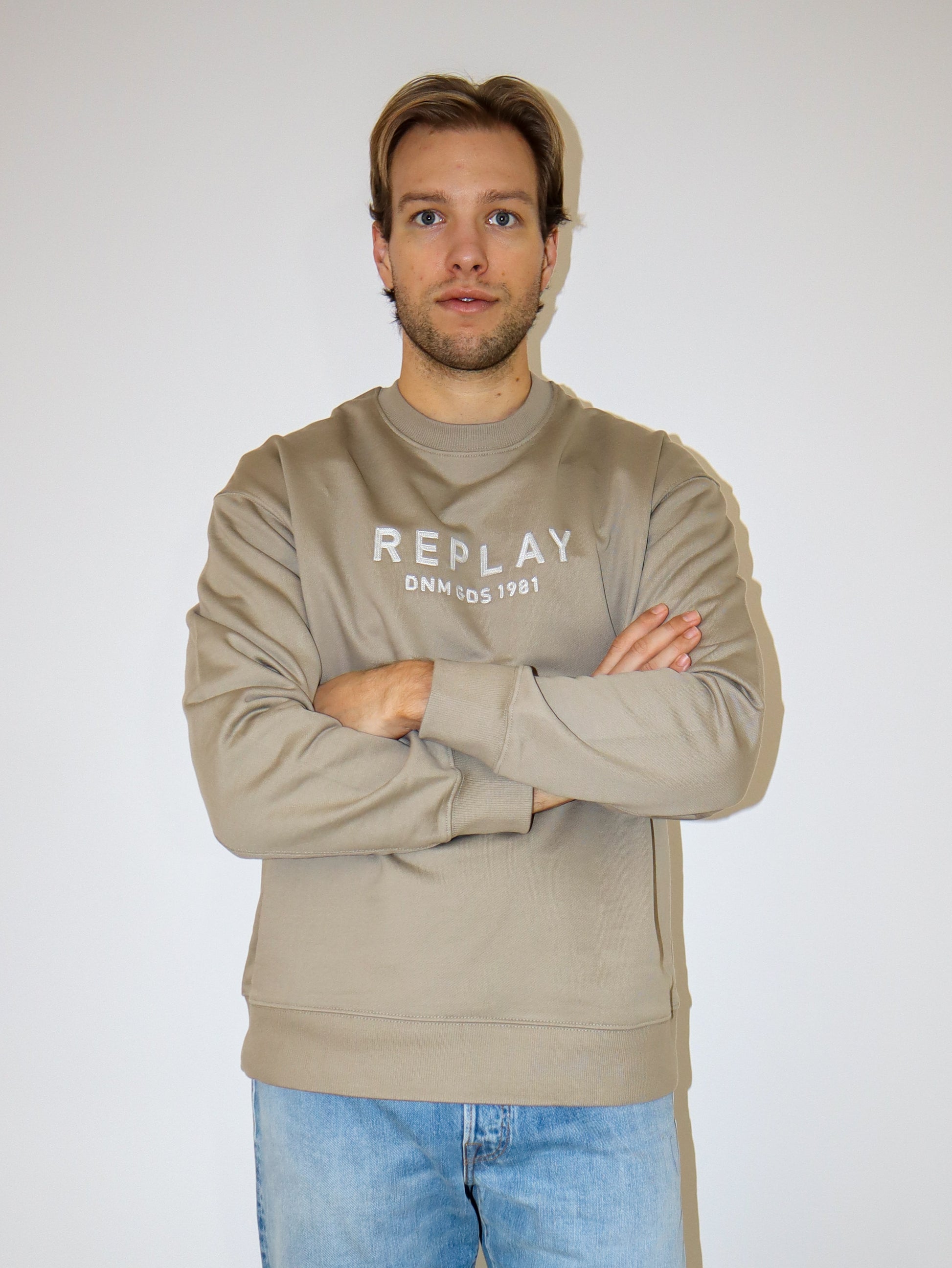 REPLAY PÁNSKÁ MIKINA UVOLNĚNÉHO STŘIHU S NÁPISEM