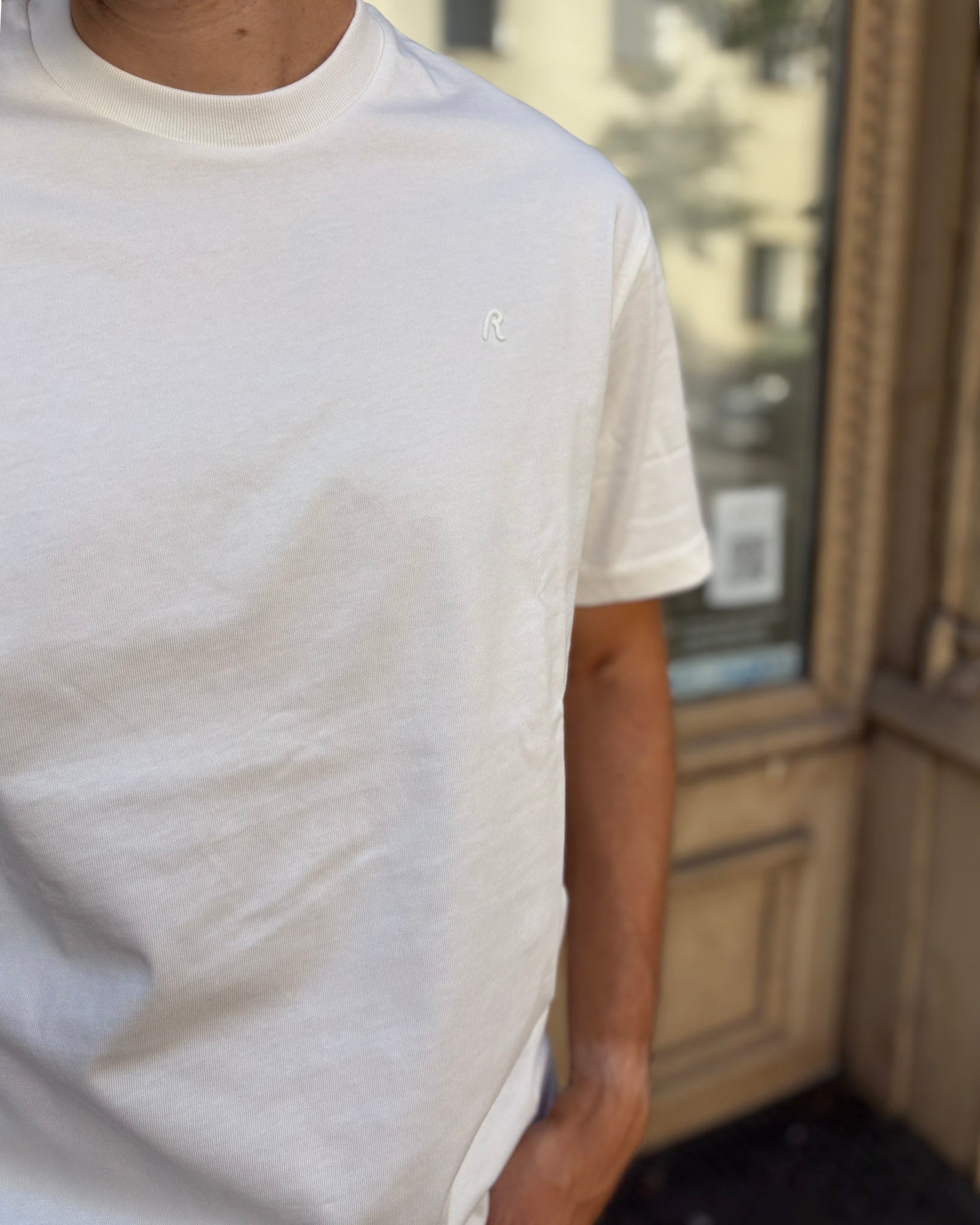 REPLAY PÁNSKÉ TRIČKO VOLNÉHO STŘIHU S VÝŠIVKOU