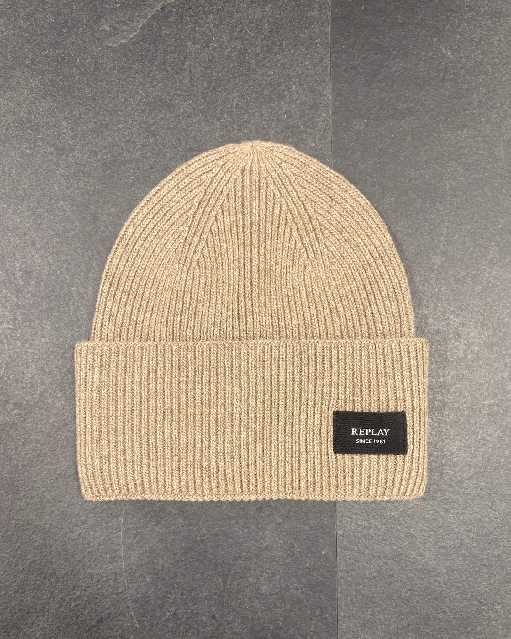 REPLAY KNITTED HAT WITH LABEL ON THE HEM