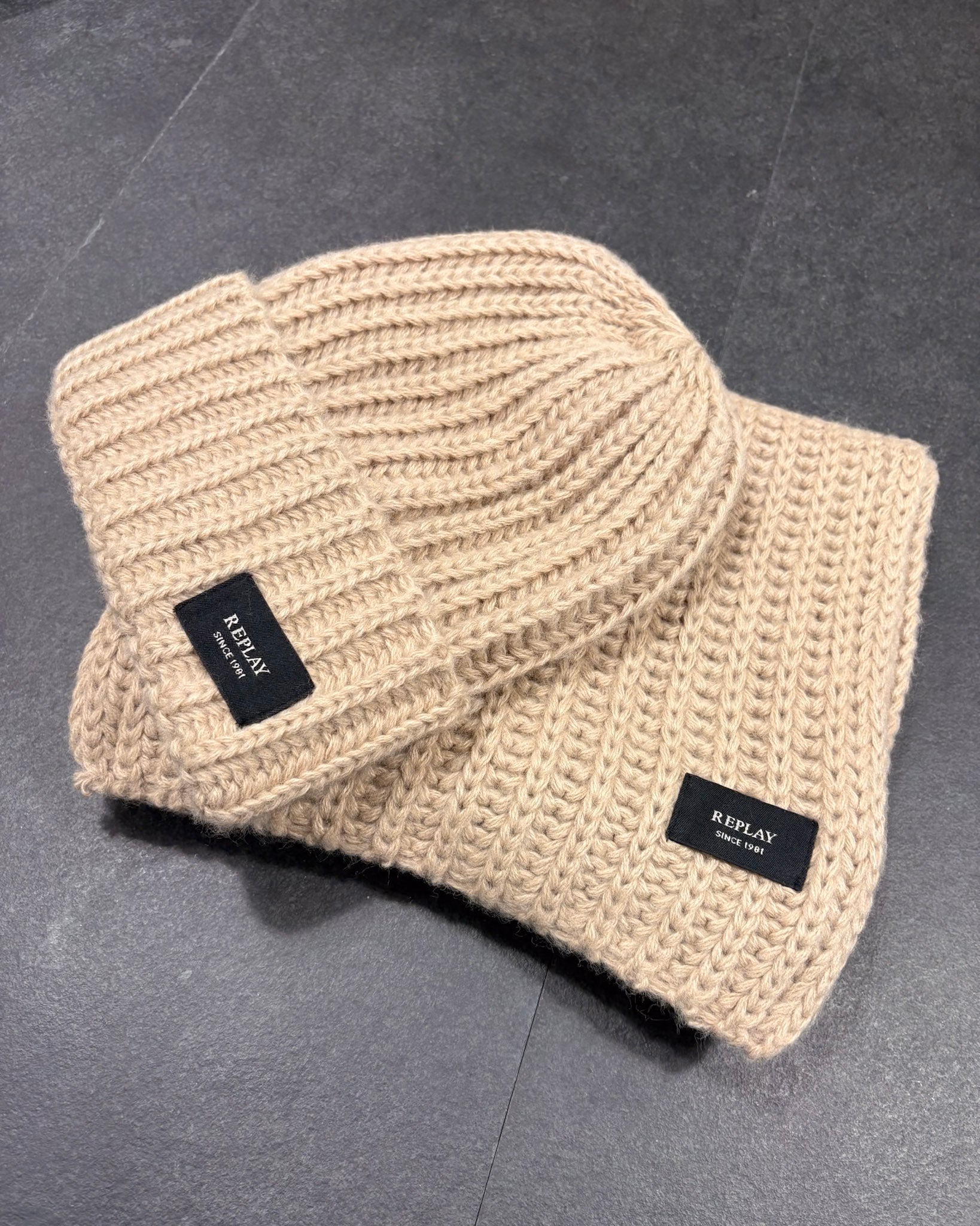 REPLAY SÁL ÉS SAPKA SZETT