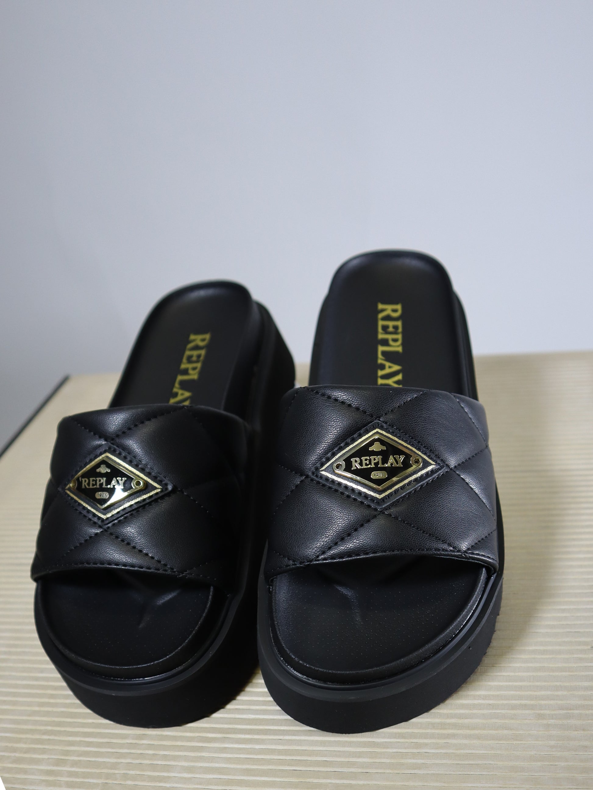 REPLAY DÁMSKÉ PANTOFLE S LOGEM