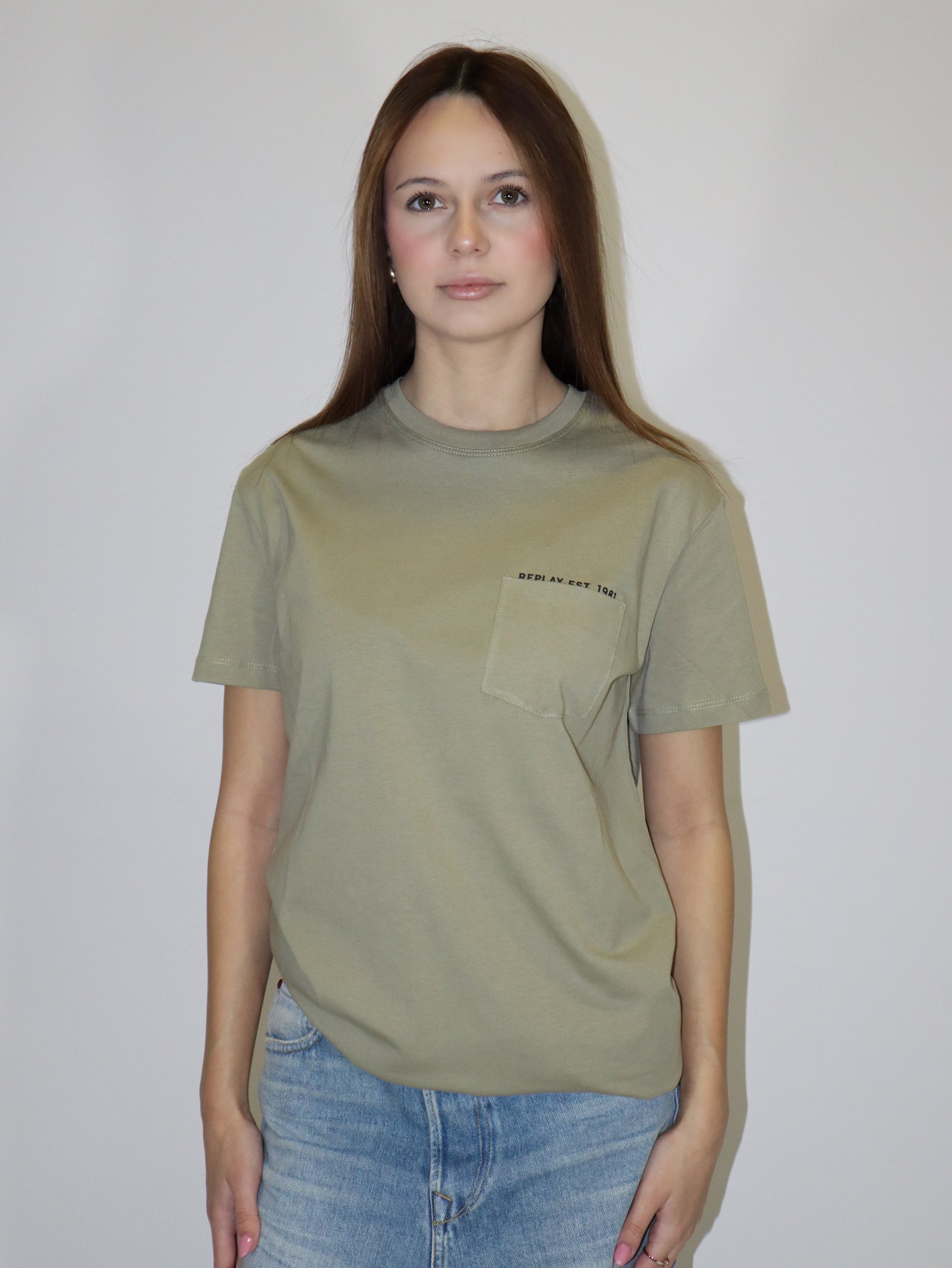 REPLAY DÁMSKÉ TRIČKO REGULAR STŘIHU S NÁPRSNÍ KAPSOU